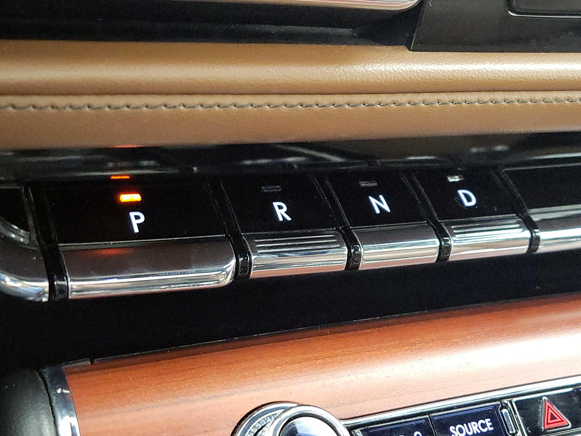 Thumbnail: 2022 Lincoln Aviator - 17