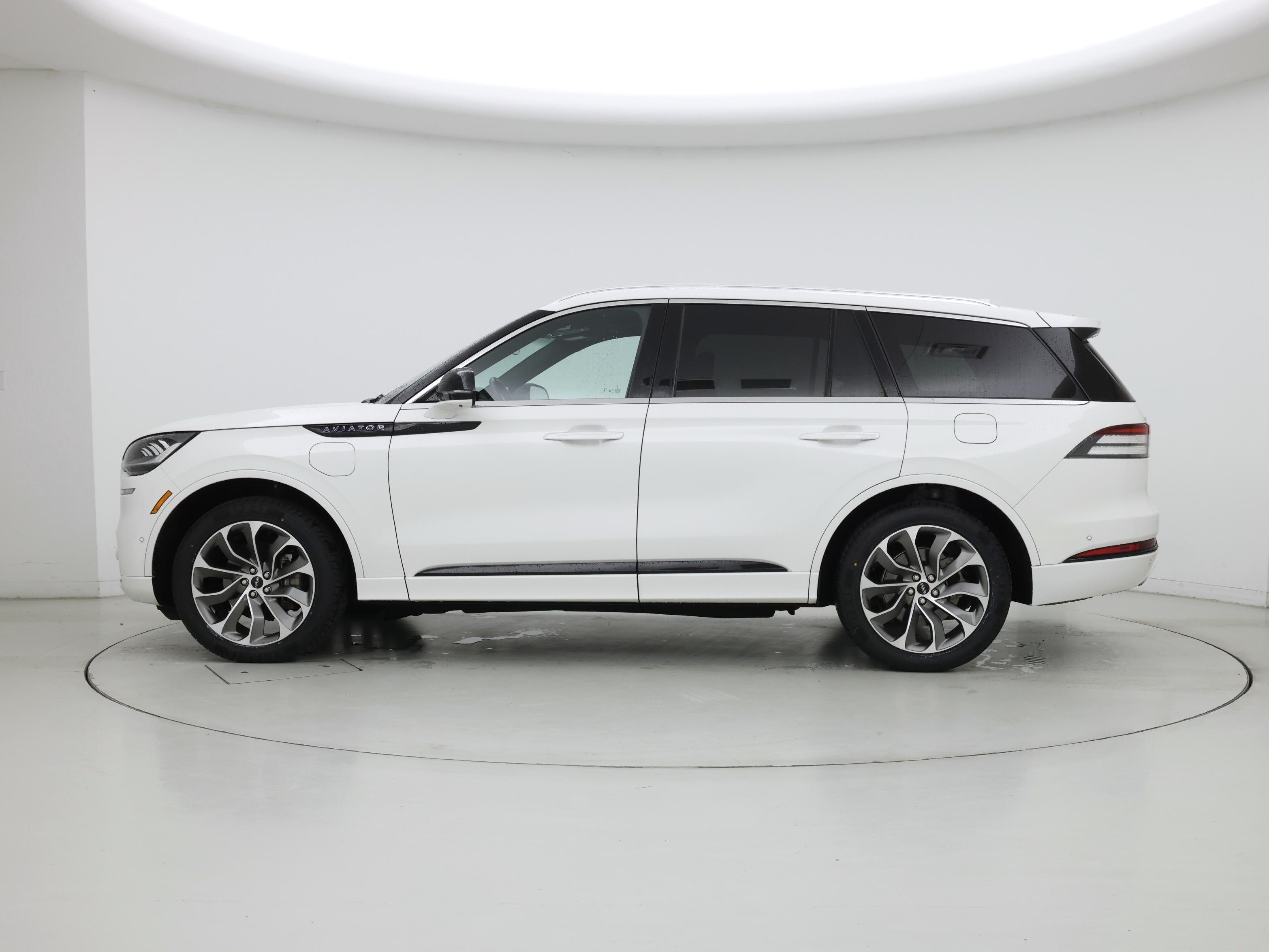 Thumbnail: 2022 Lincoln Aviator - 3