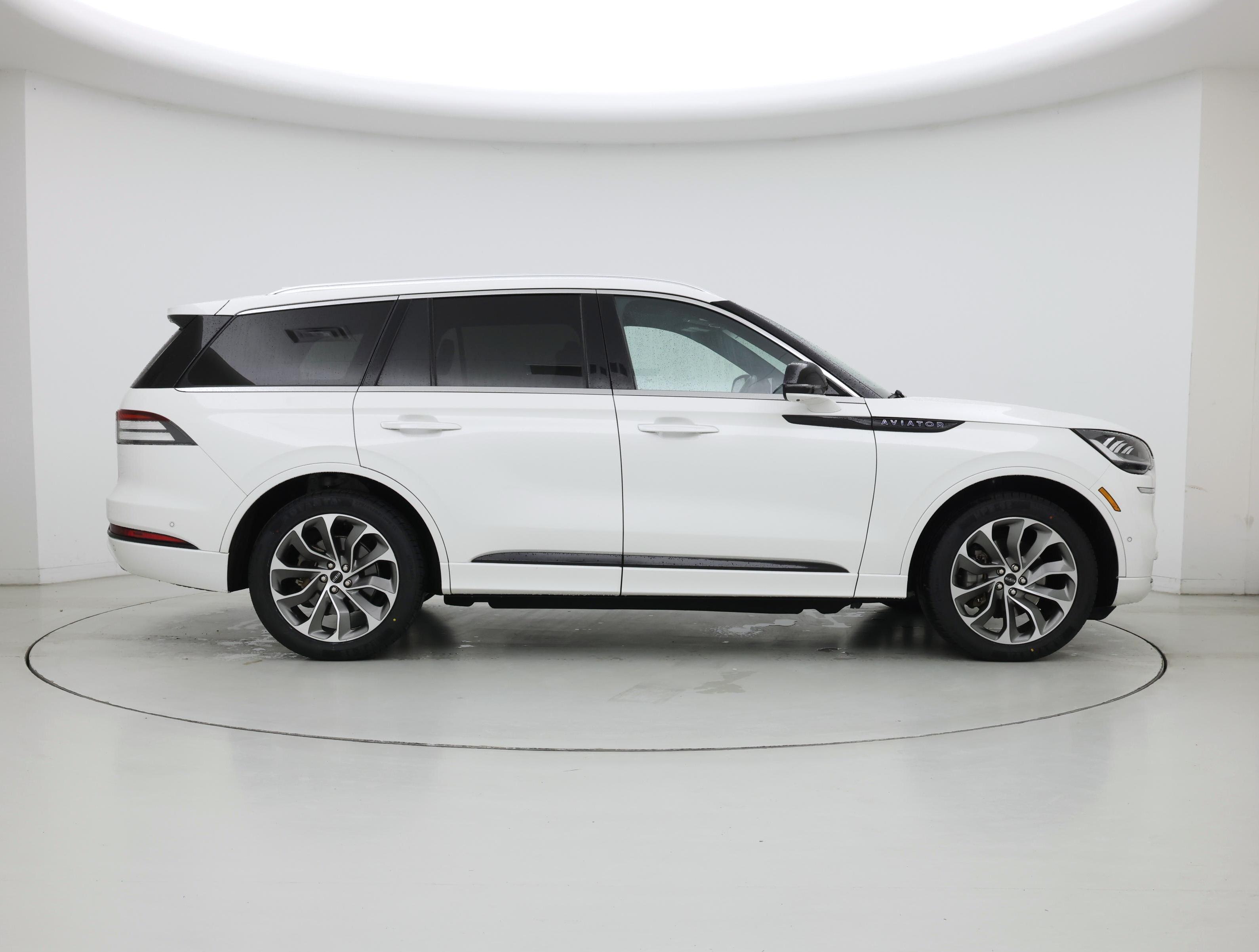 Thumbnail: 2022 Lincoln Aviator - 7