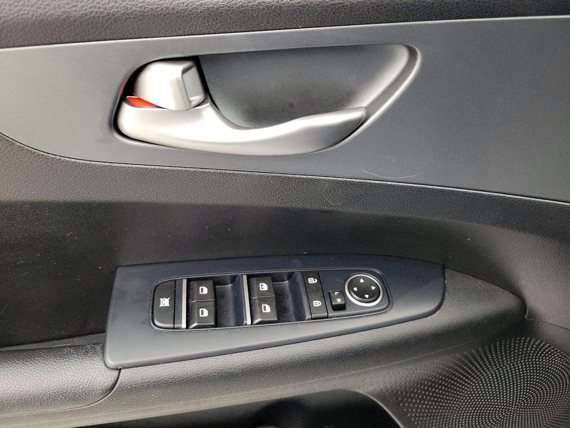 Thumbnail: 2020 Kia Forte - 12