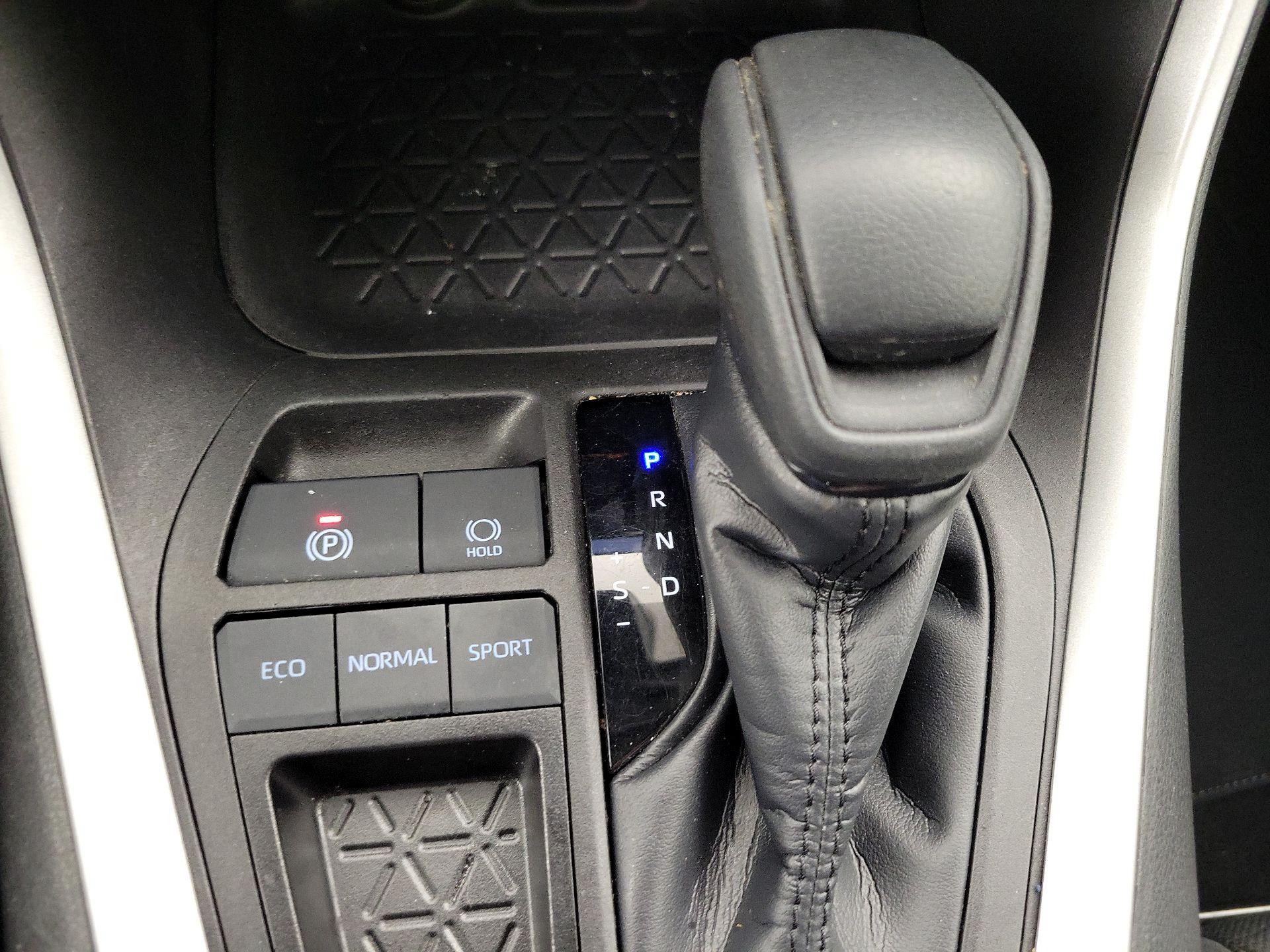 Thumbnail: 2023 Toyota RAV4 - 17