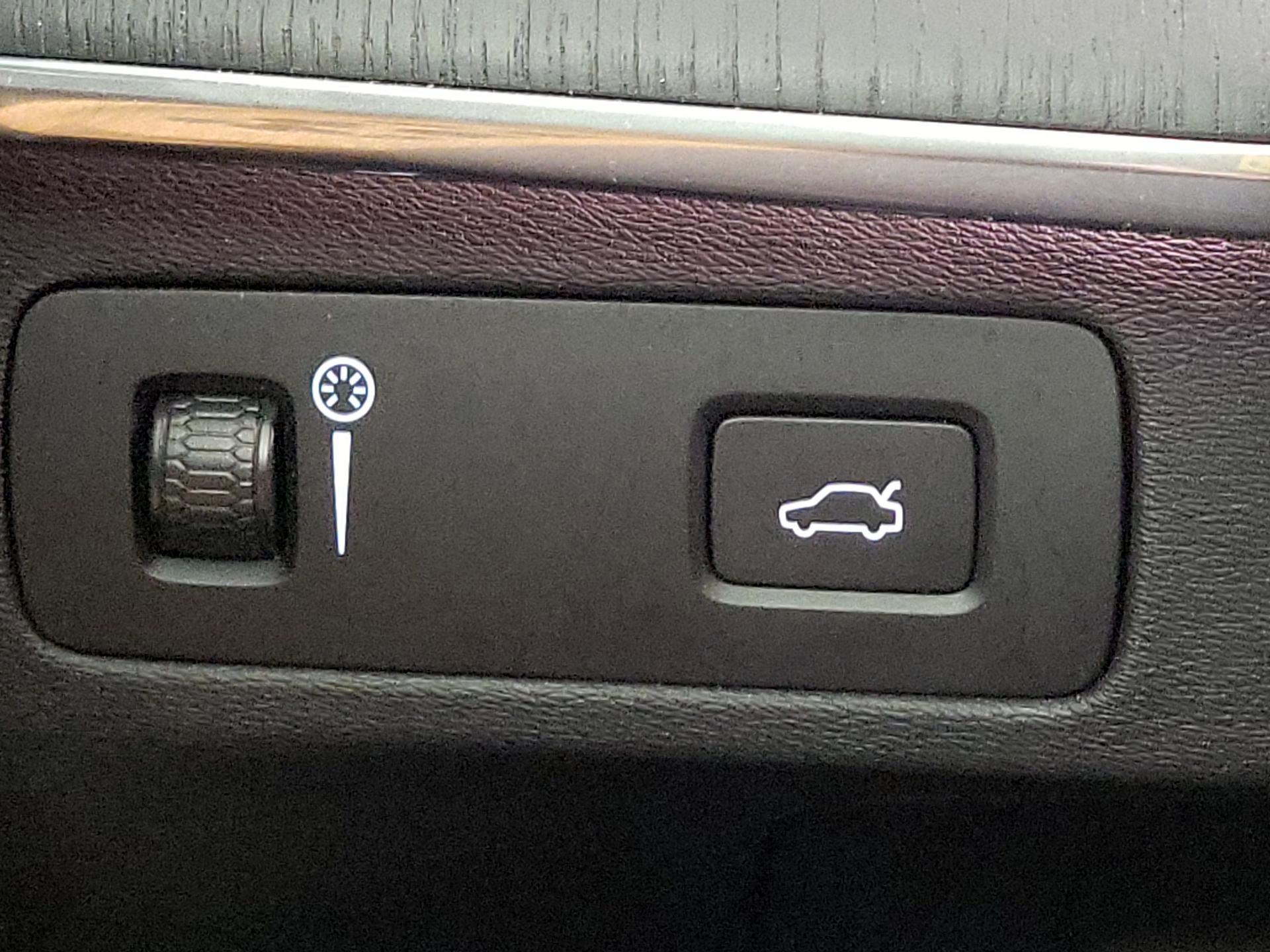 Thumbnail: 2021 Volvo XC90 - 13