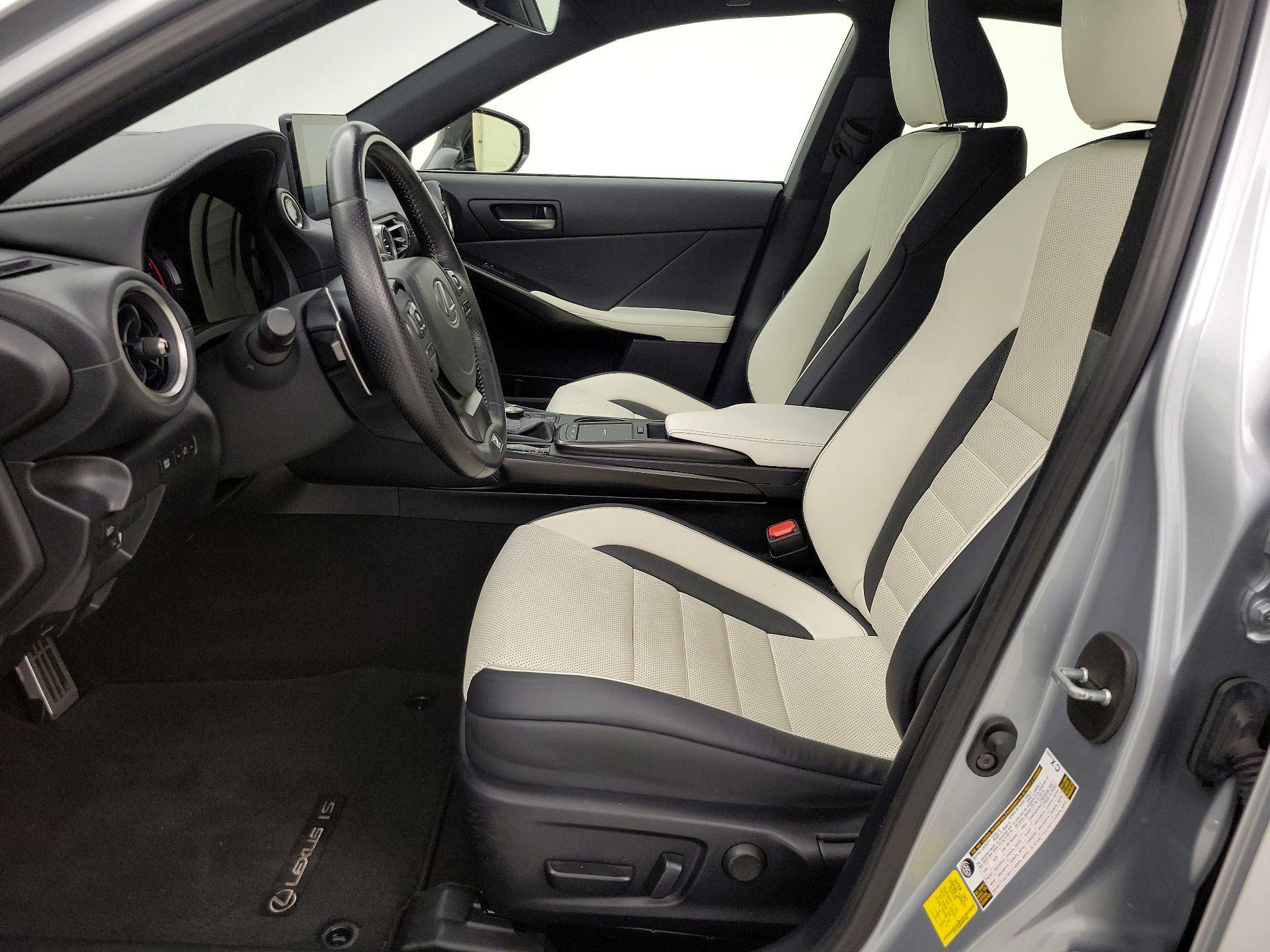 Thumbnail: 2022 Lexus IS - 11