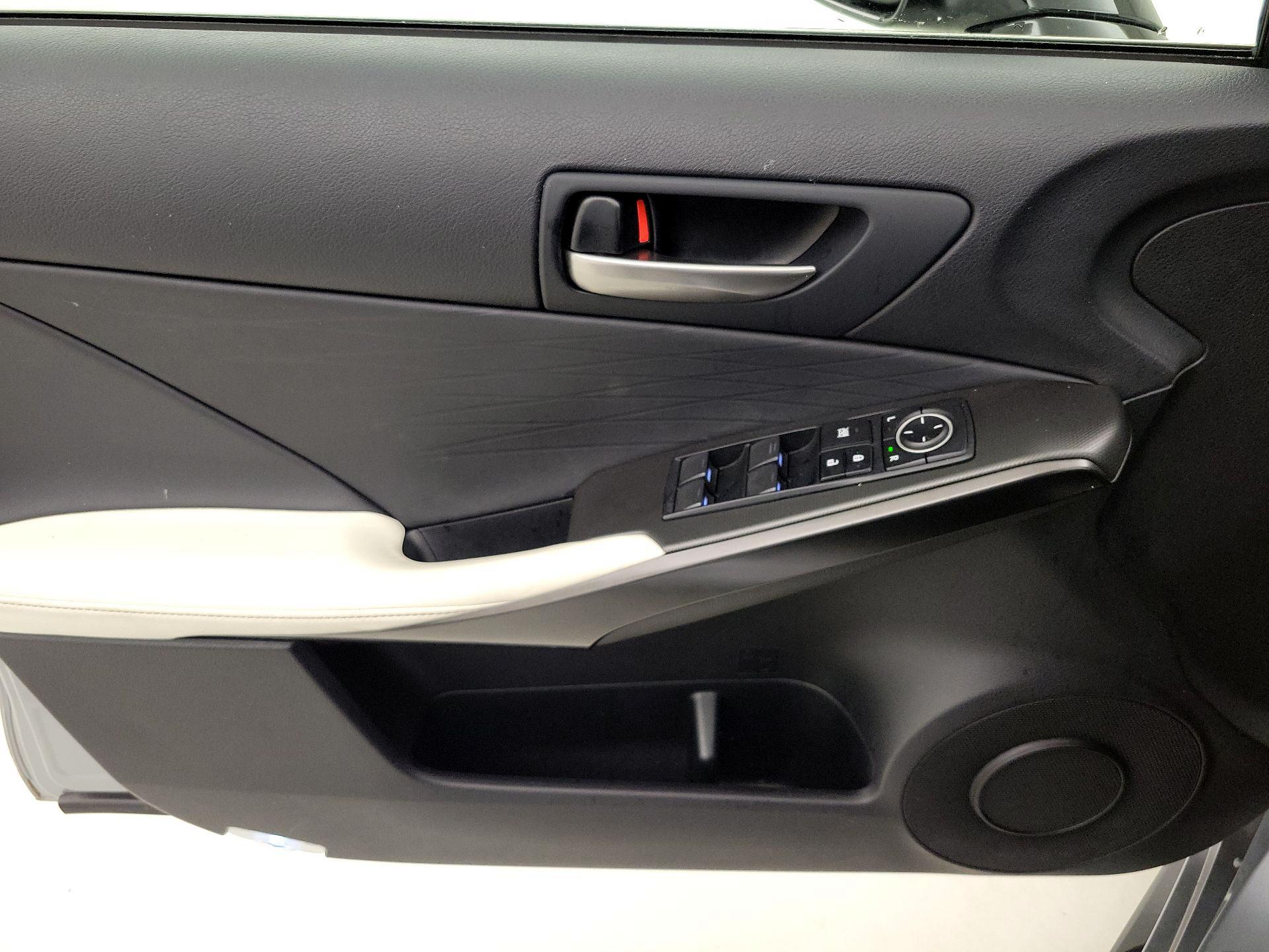 Thumbnail: 2022 Lexus IS - 12