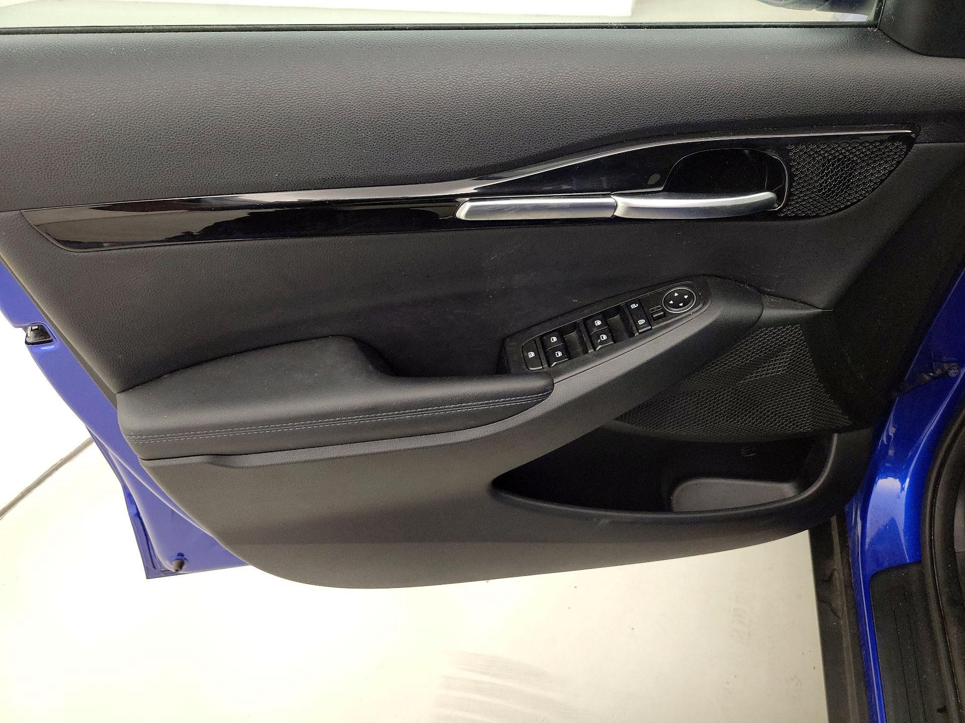 Thumbnail: 2023 Kia Seltos - 12