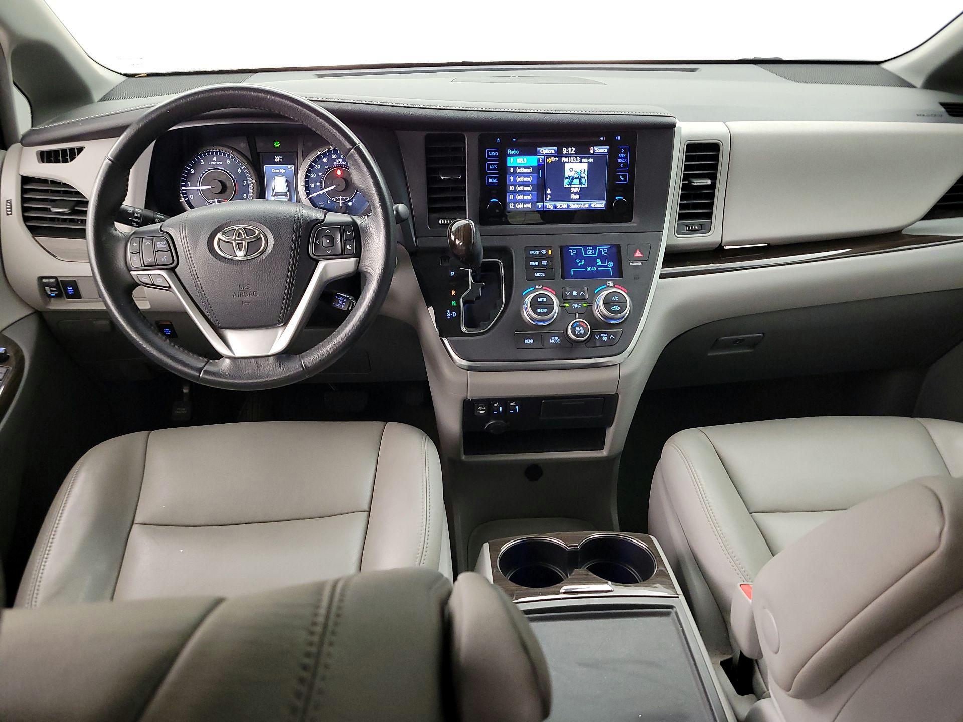 Thumbnail: 2017 Toyota Sienna - 9