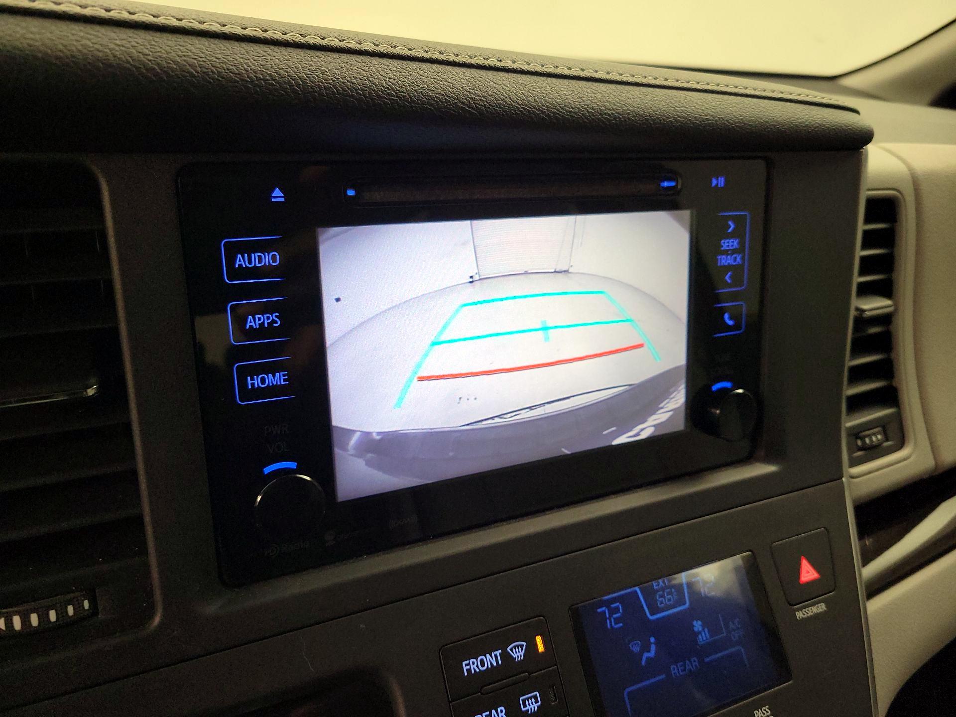 Thumbnail: 2017 Toyota Sienna - 14