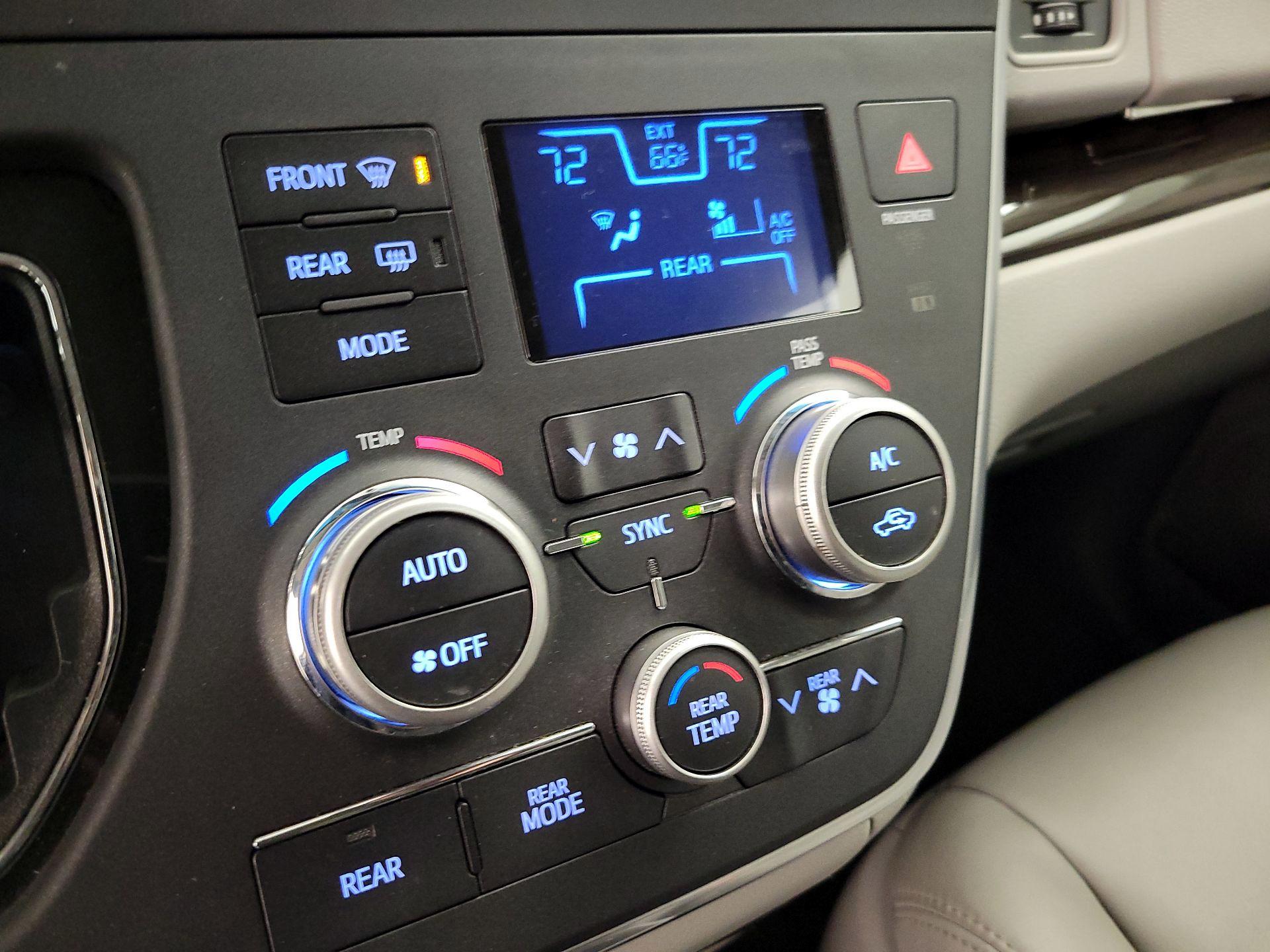 Thumbnail: 2017 Toyota Sienna - 16