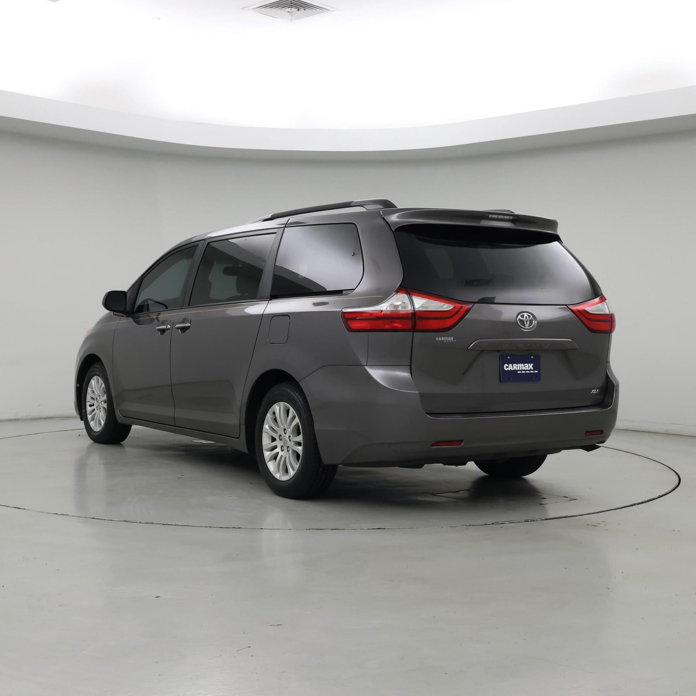Thumbnail: 2017 Toyota Sienna - 2