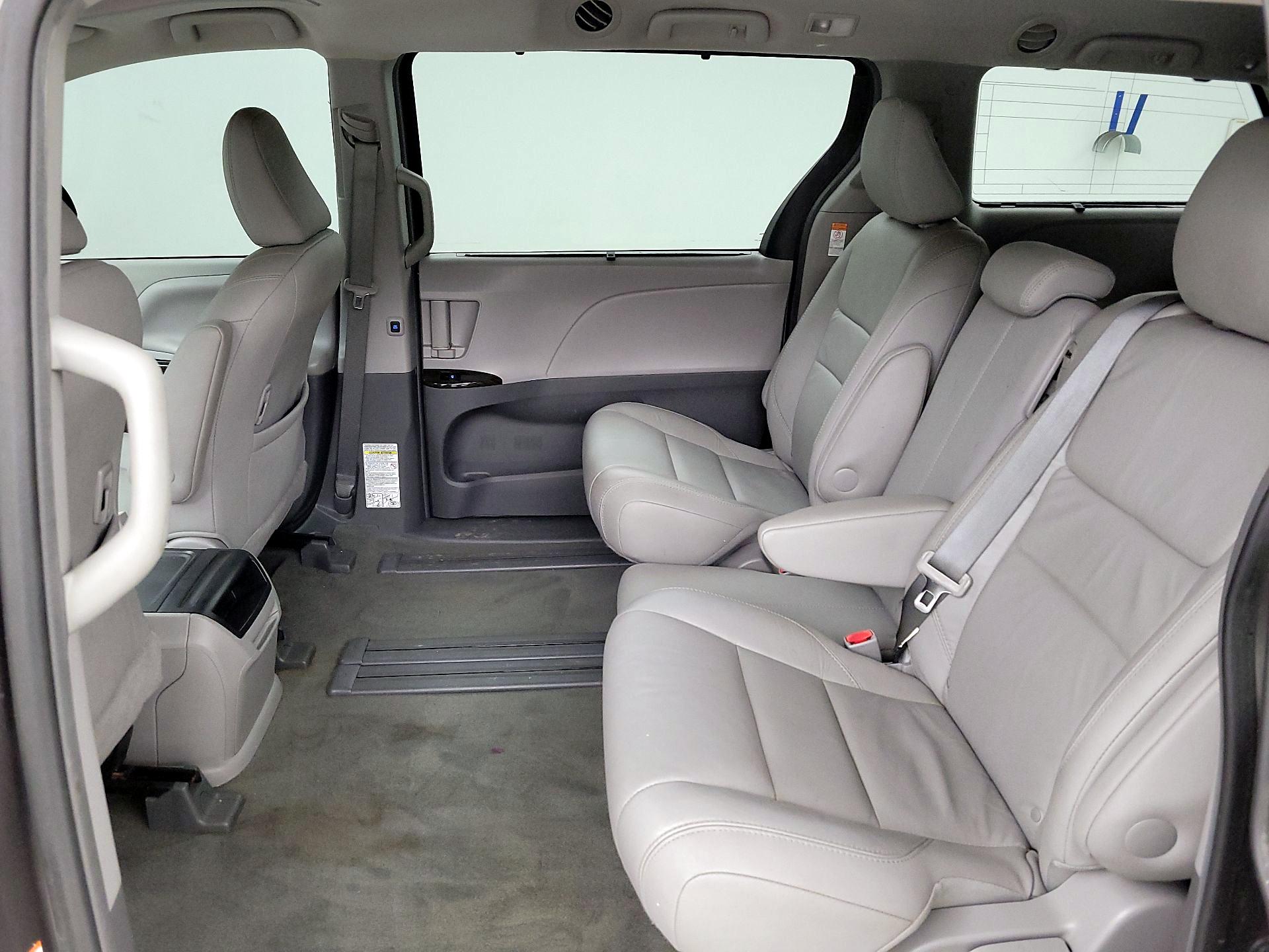 Thumbnail: 2017 Toyota Sienna - 20