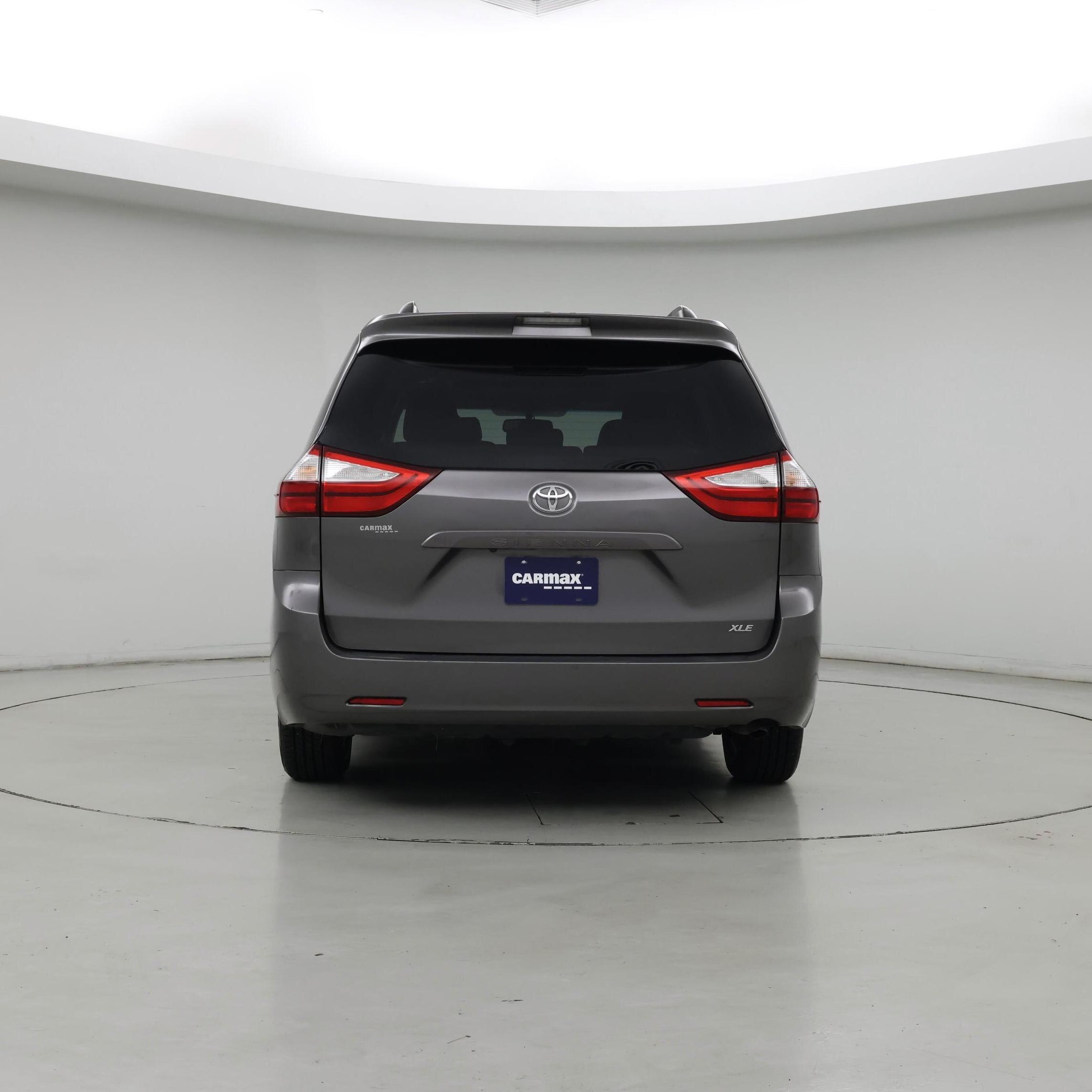 Thumbnail: 2017 Toyota Sienna - 6