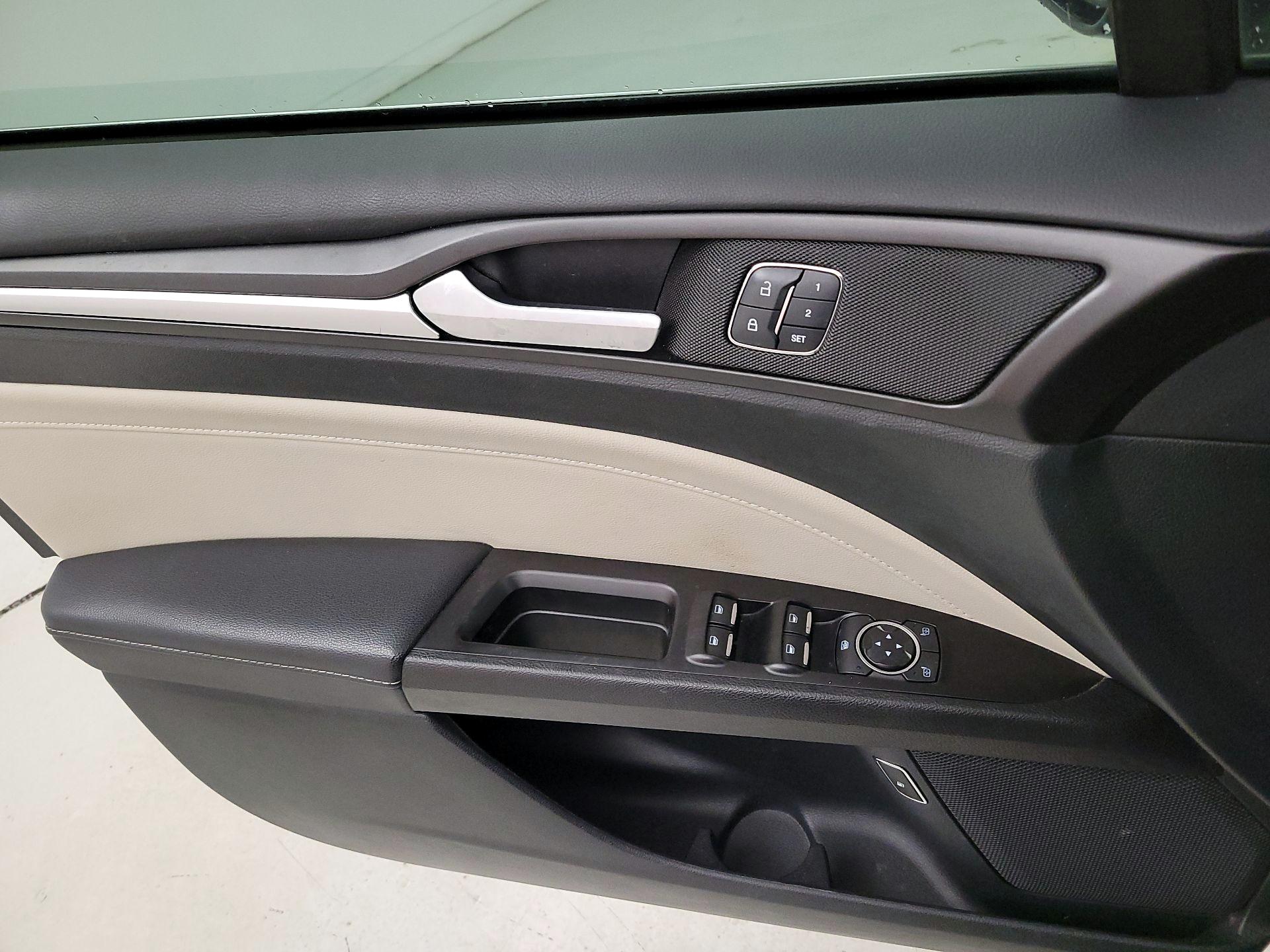 Thumbnail: 2017 Ford Fusion - 12