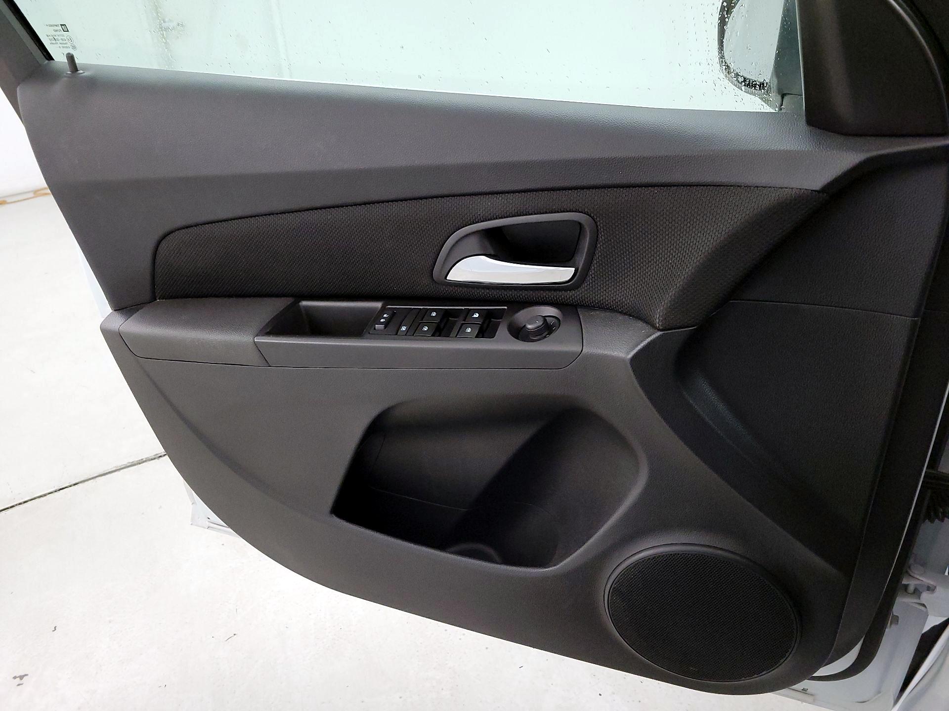 Thumbnail: 2016 Chevrolet Cruze - 12