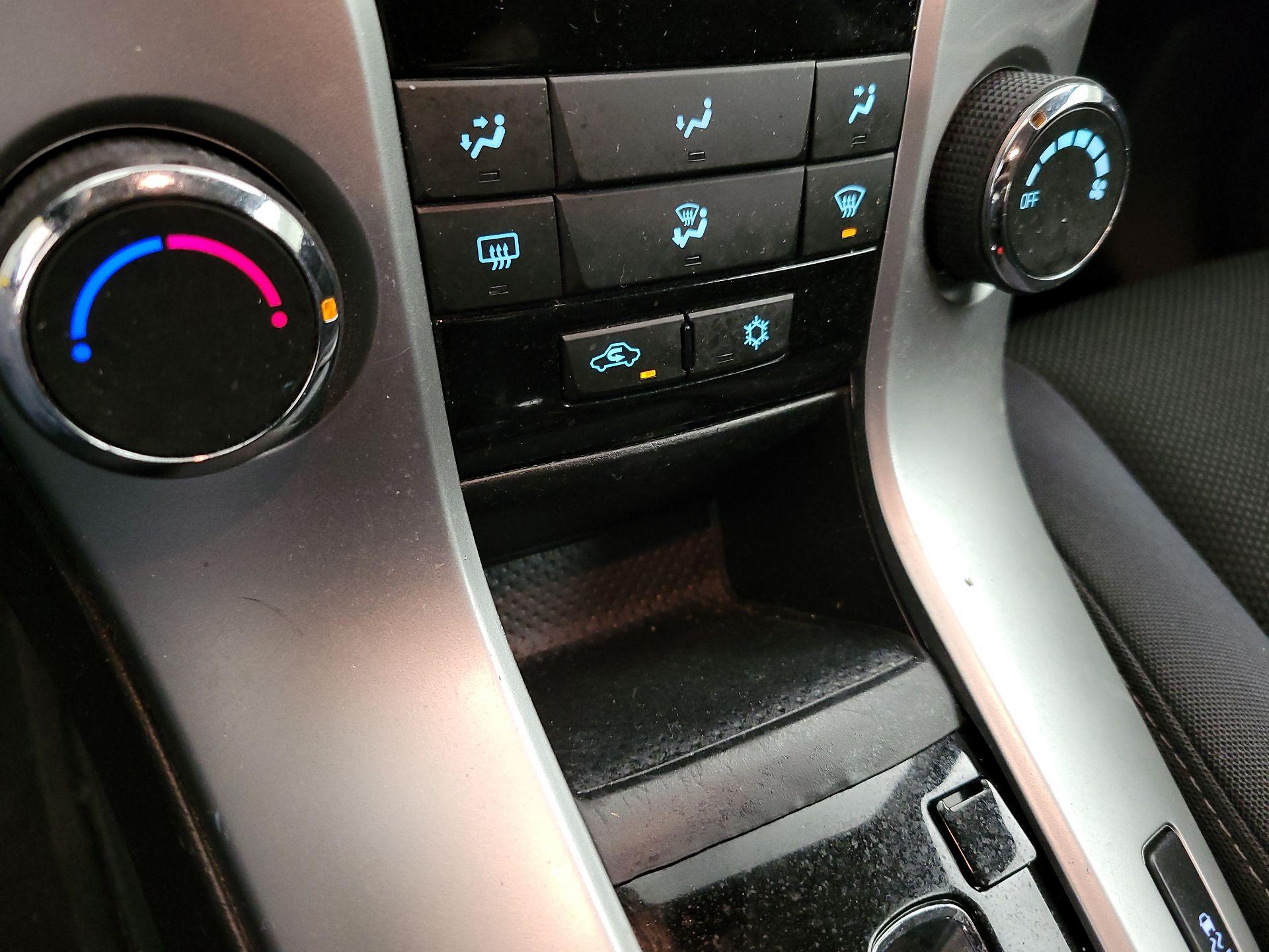 Thumbnail: 2016 Chevrolet Cruze - 16