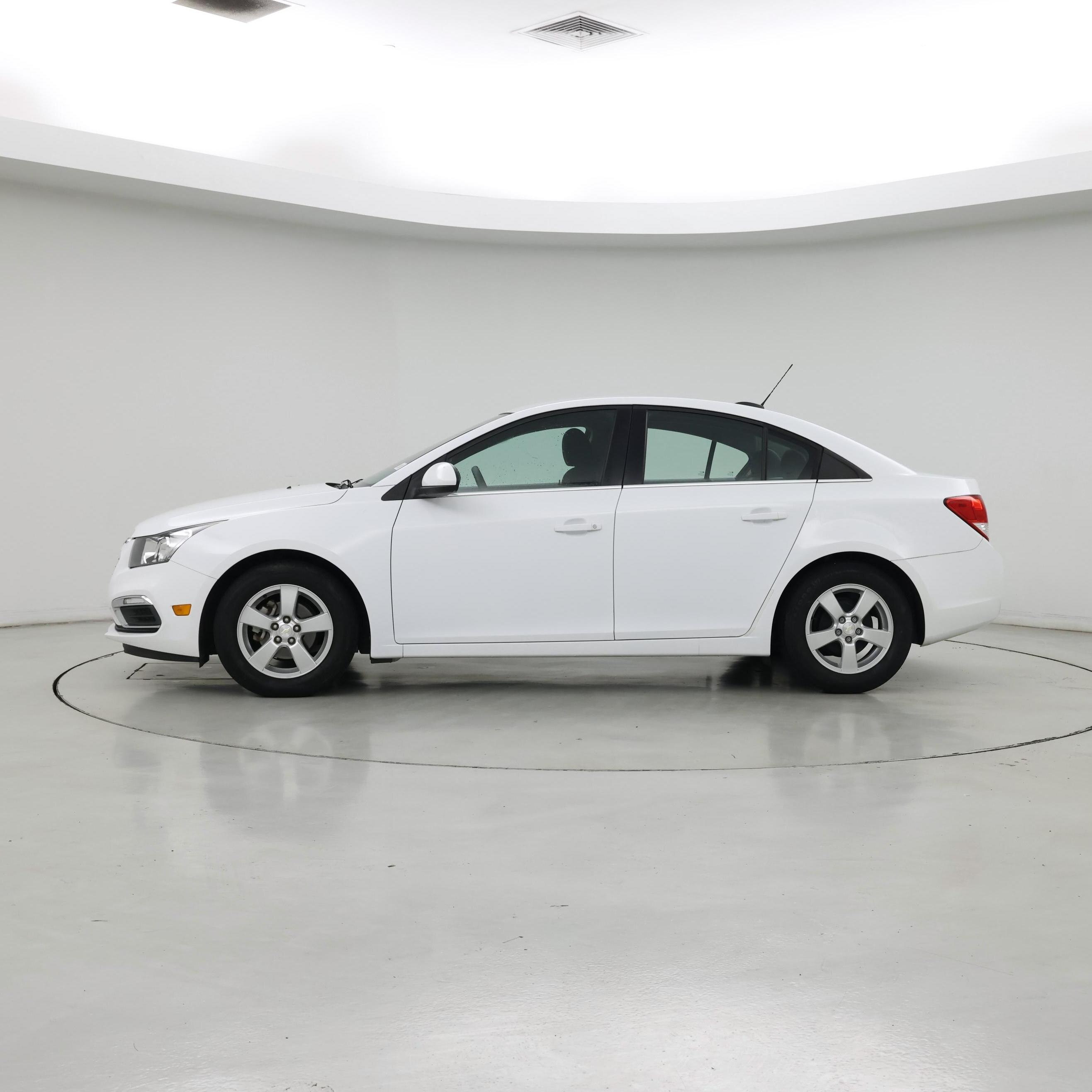 Thumbnail: 2016 Chevrolet Cruze - 3