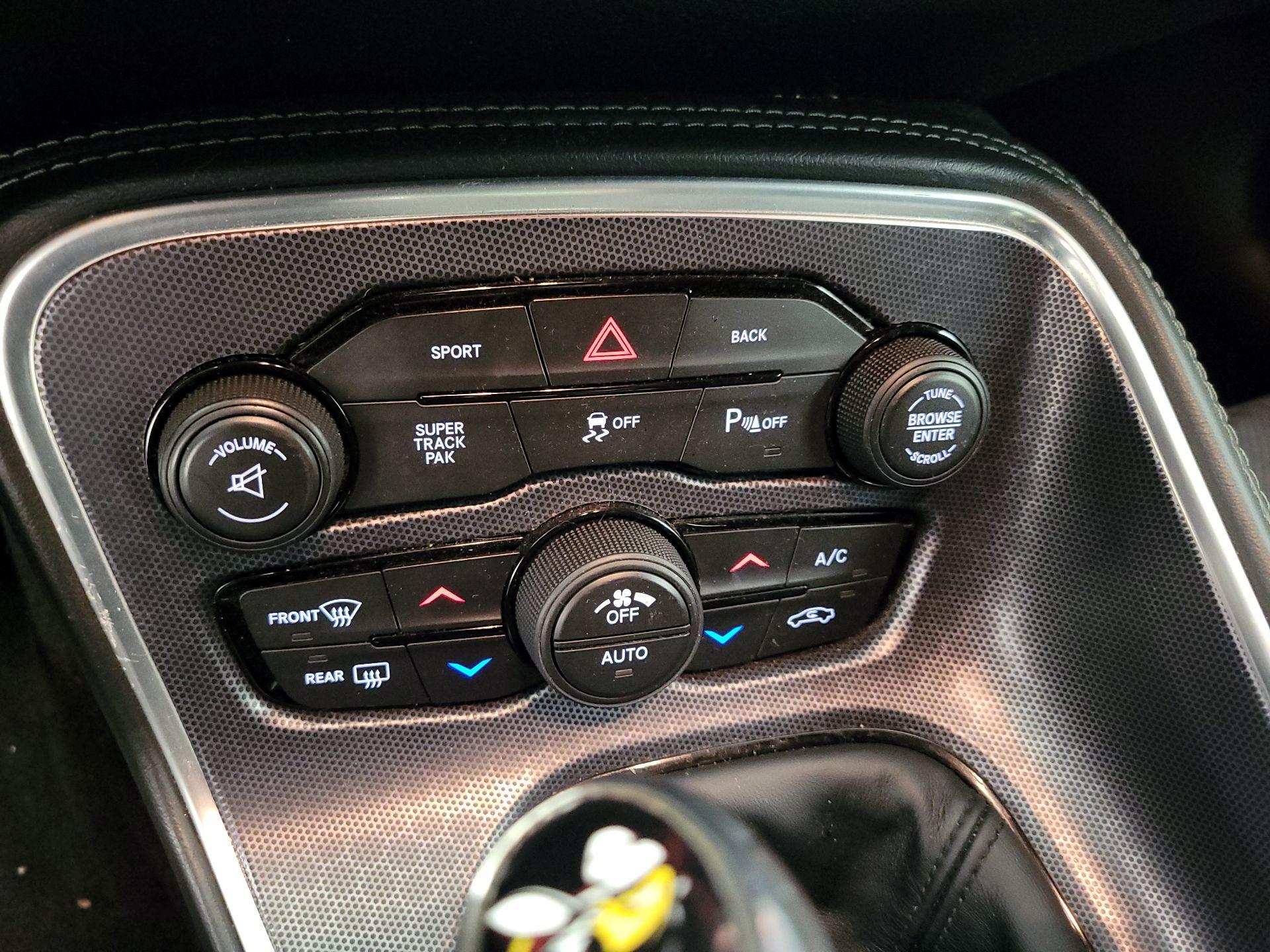 Thumbnail: 2015 Dodge Challenger - 17