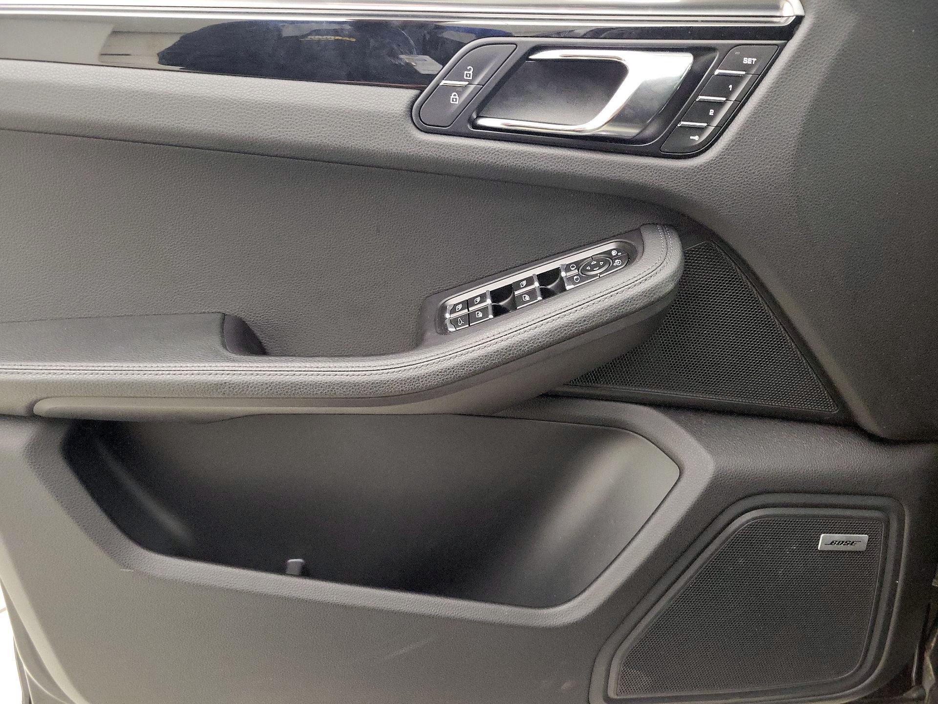 Thumbnail: 2021 Porsche Macan - 12