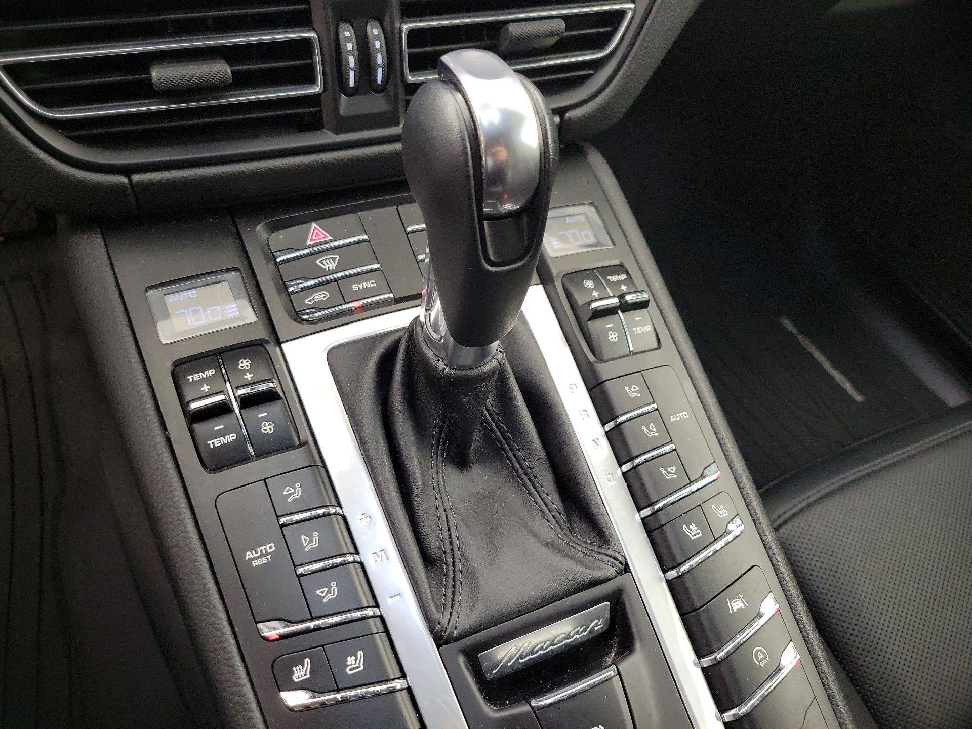 Thumbnail: 2021 Porsche Macan - 17