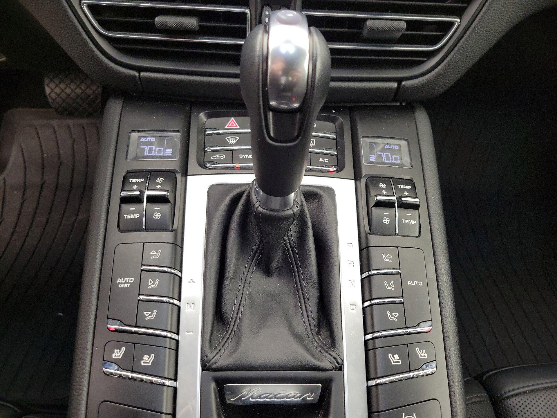 Thumbnail: 2021 Porsche Macan - 18