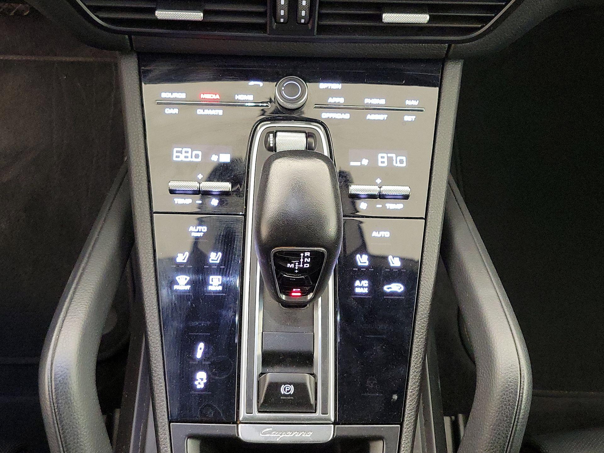 Thumbnail: 2022 Porsche Cayenne - 17