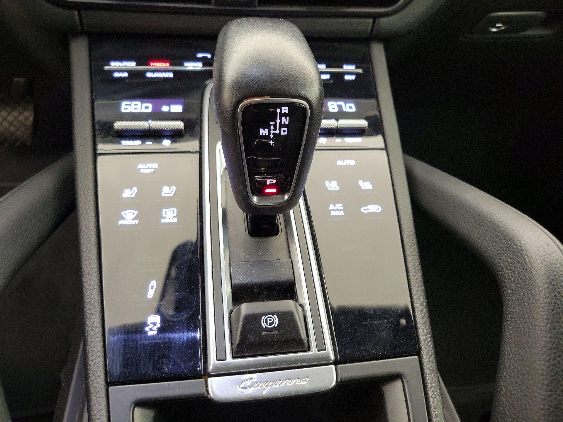 Thumbnail: 2022 Porsche Cayenne - 18