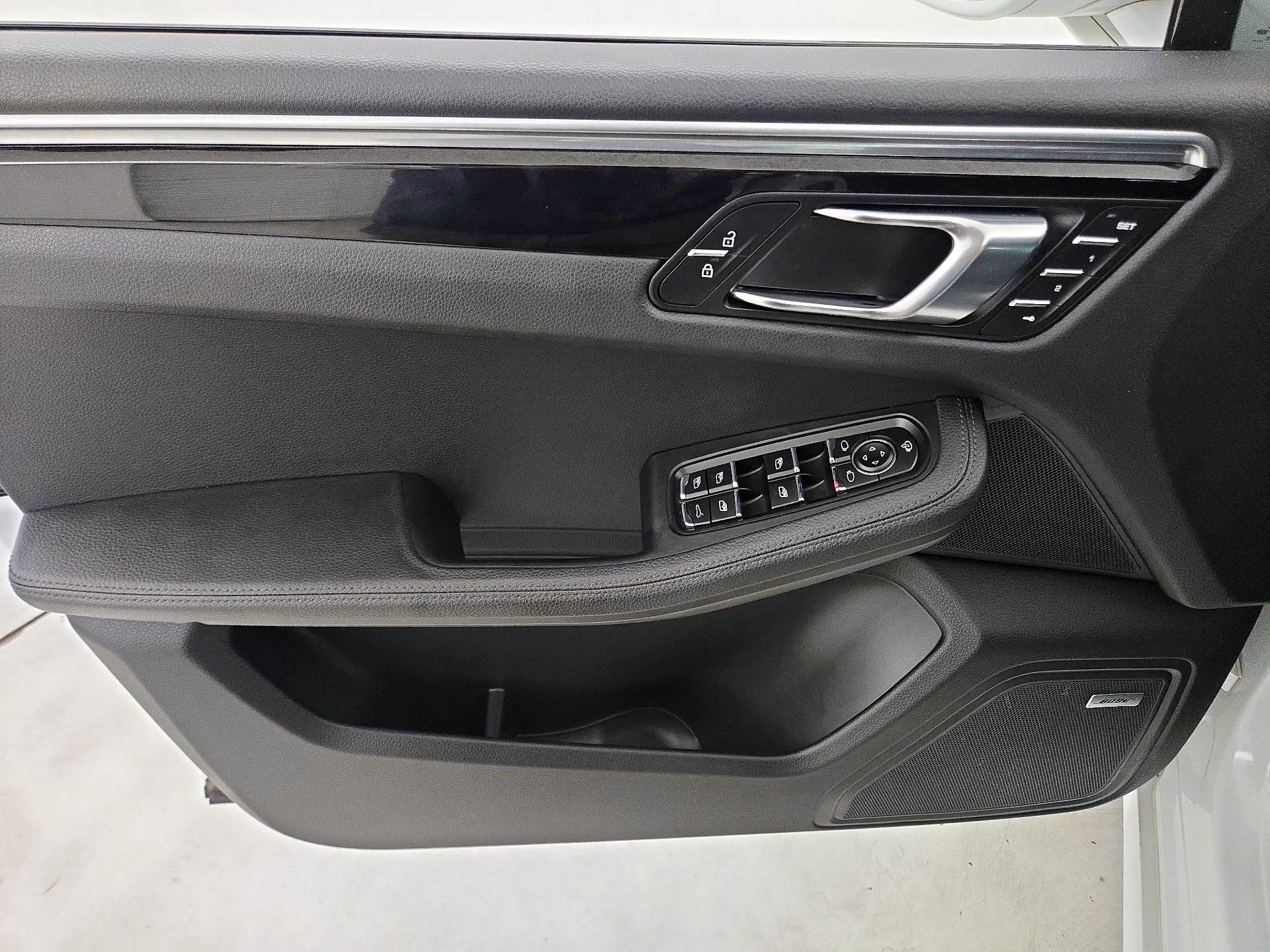 Thumbnail: 2022 Porsche Macan - 12