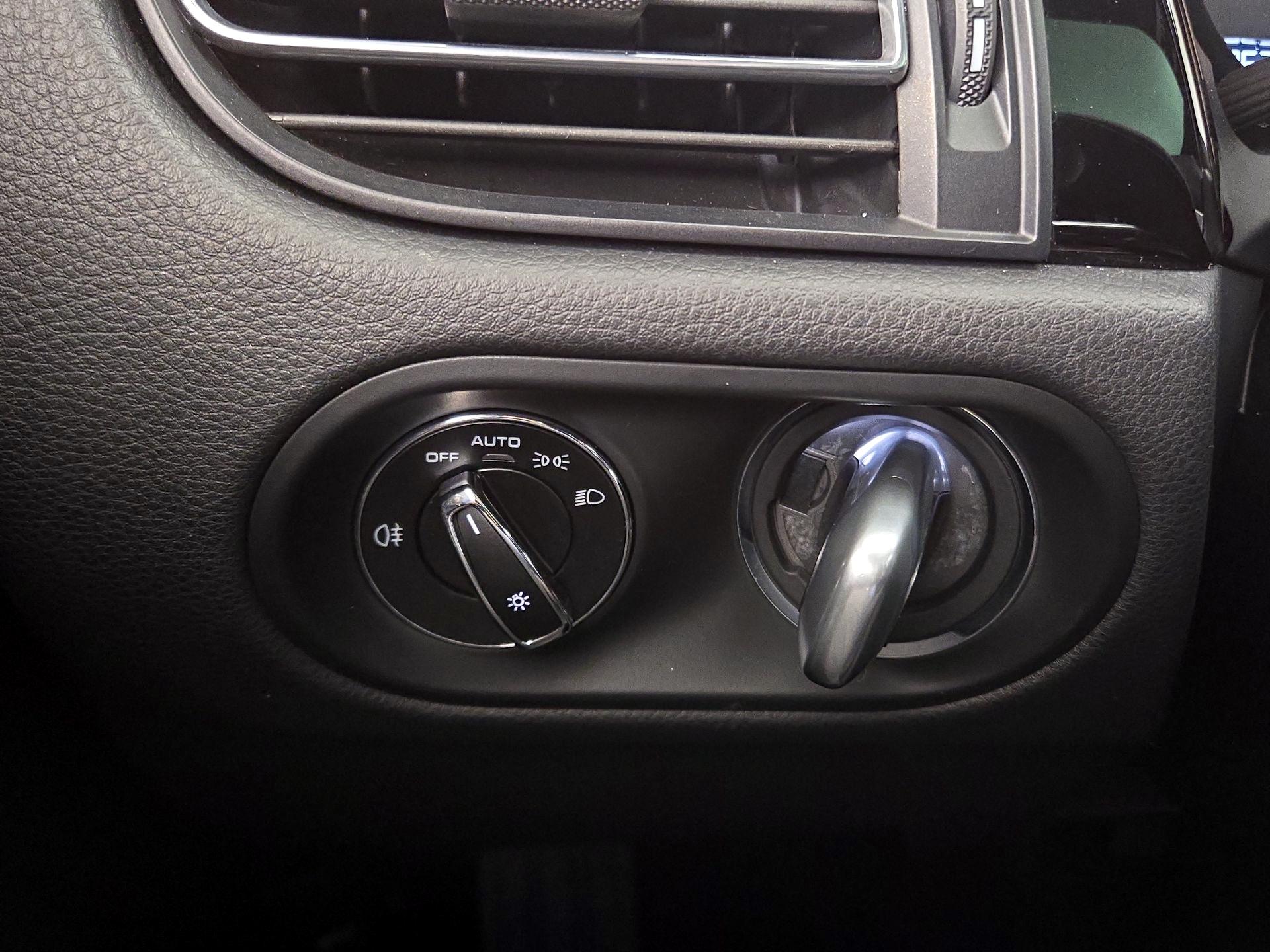 Thumbnail: 2022 Porsche Macan - 13