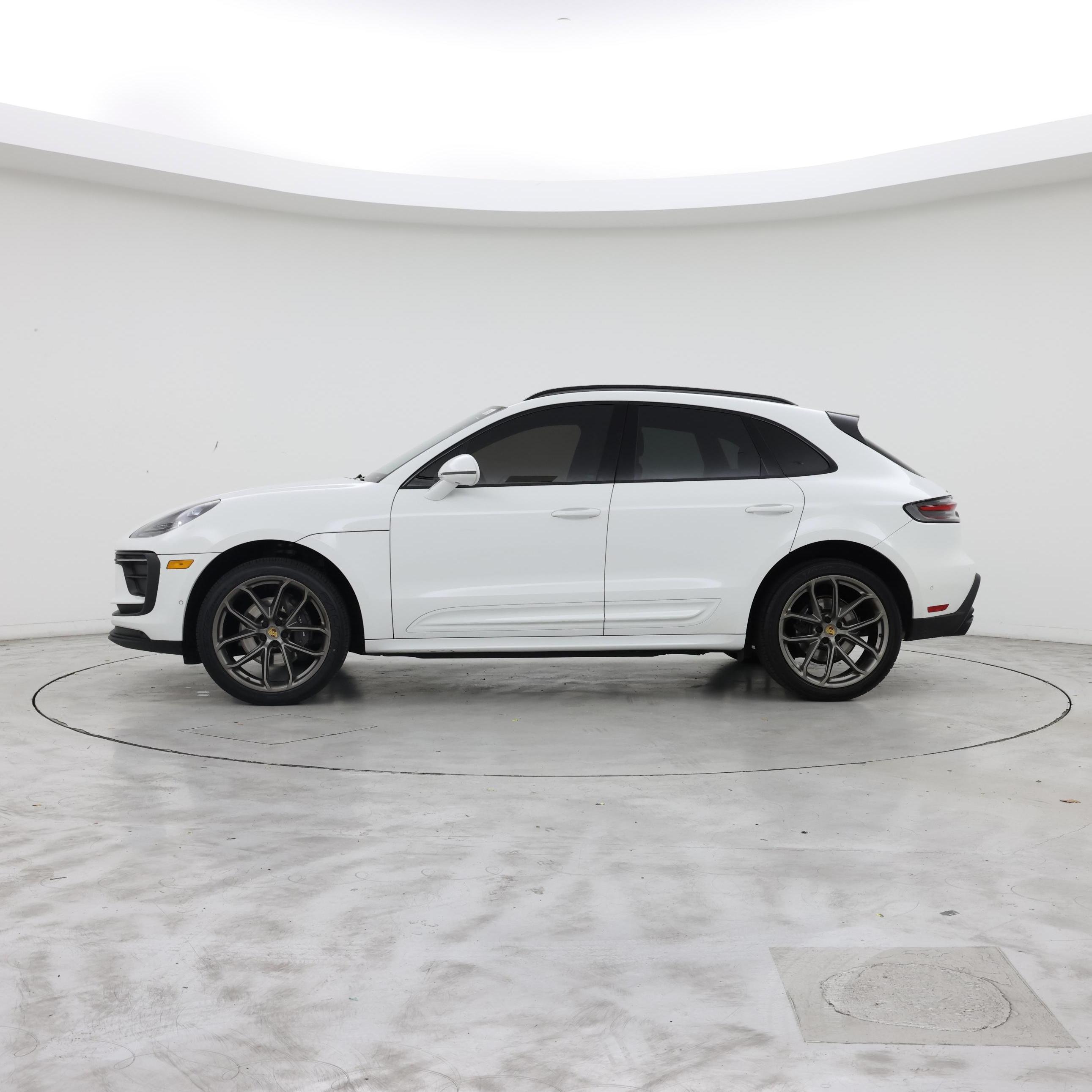 Thumbnail: 2022 Porsche Macan - 3