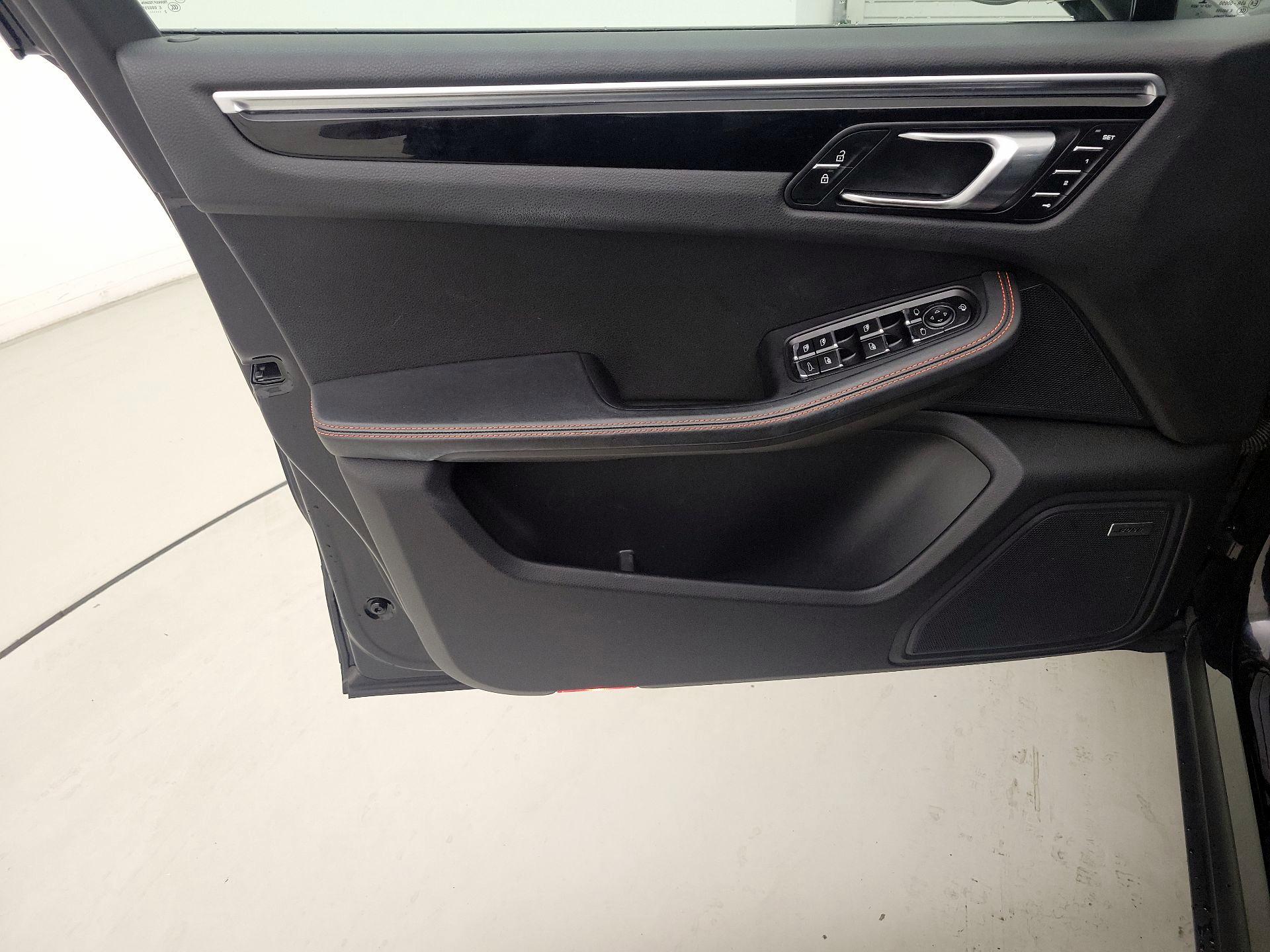 Thumbnail: 2023 Porsche Macan - 12