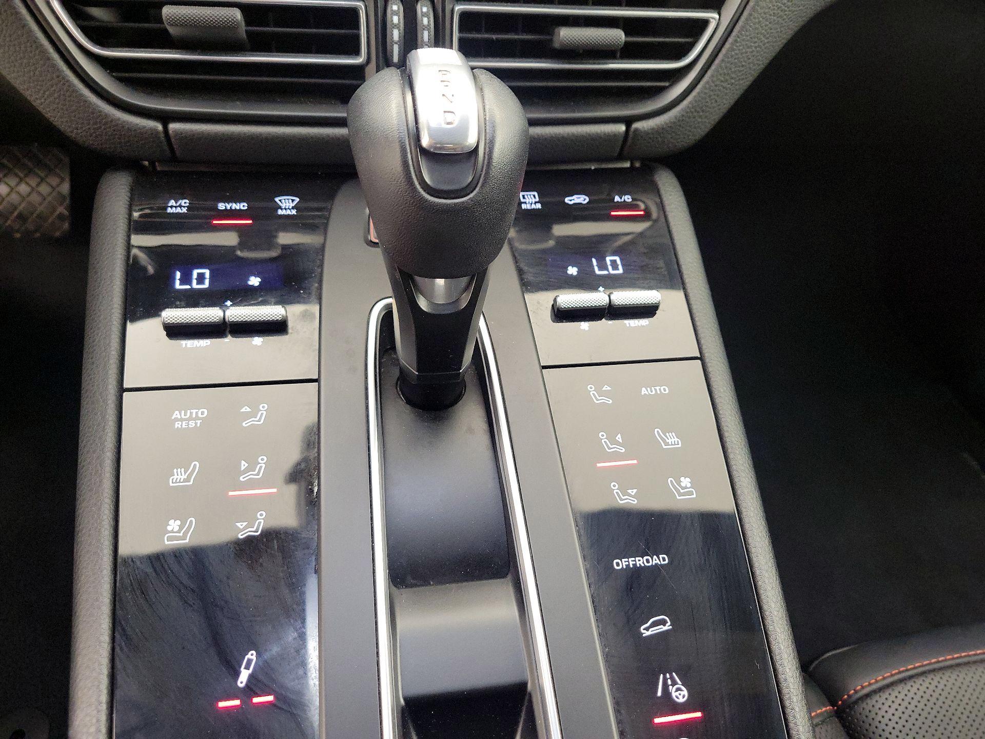 Thumbnail: 2023 Porsche Macan - 18