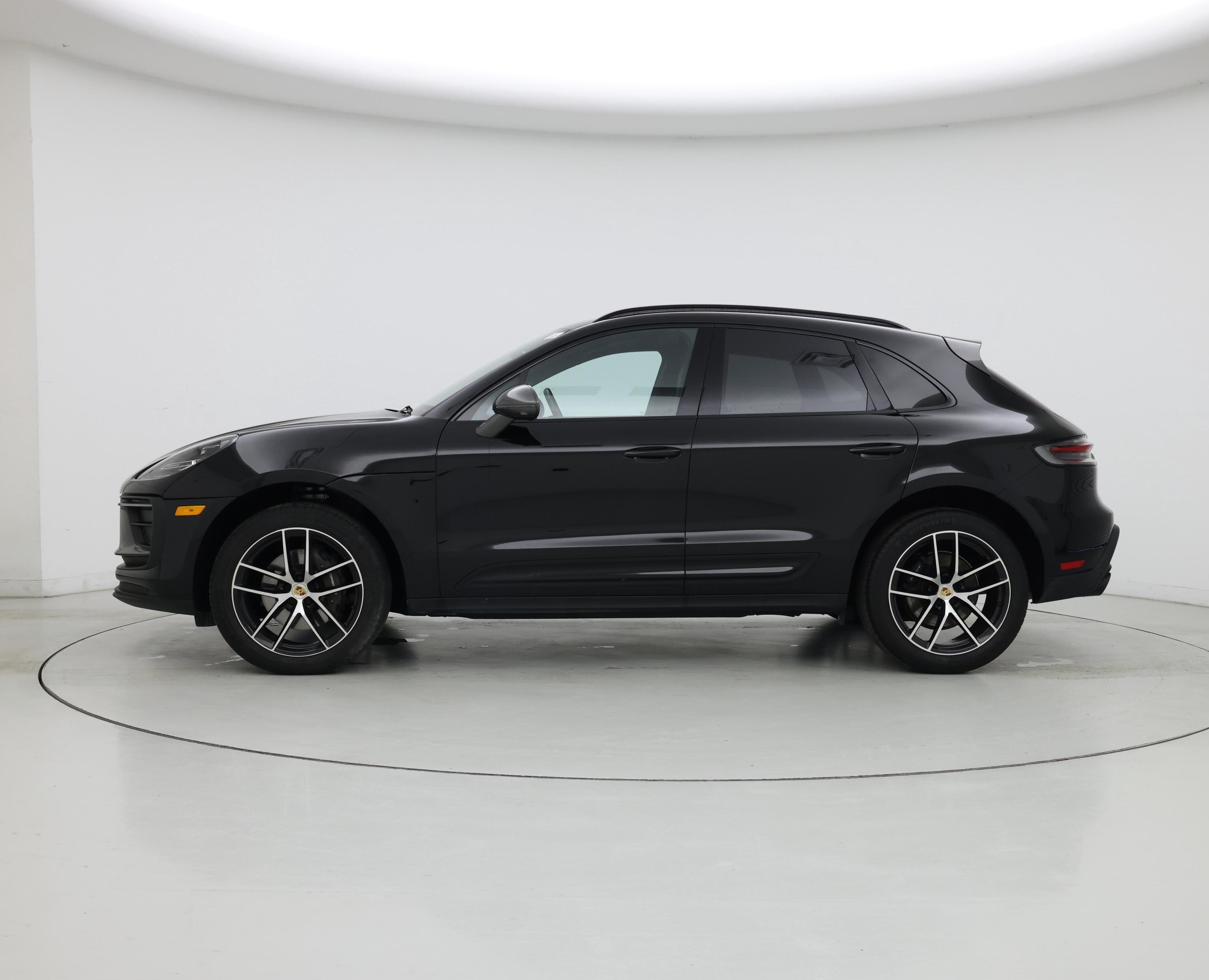 Thumbnail: 2023 Porsche Macan - 3