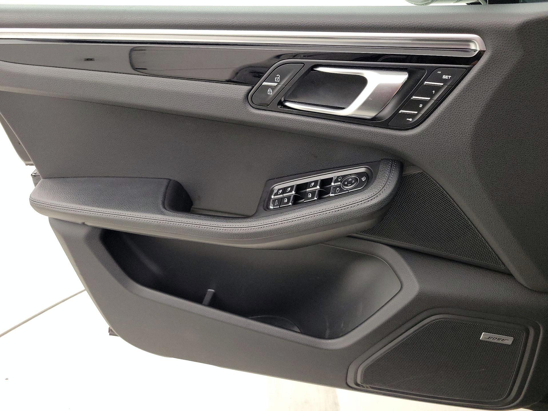 Thumbnail: 2022 Porsche Macan - 12