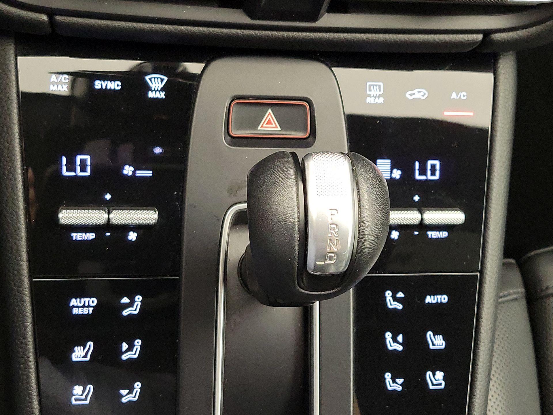 Thumbnail: 2022 Porsche Macan - 17