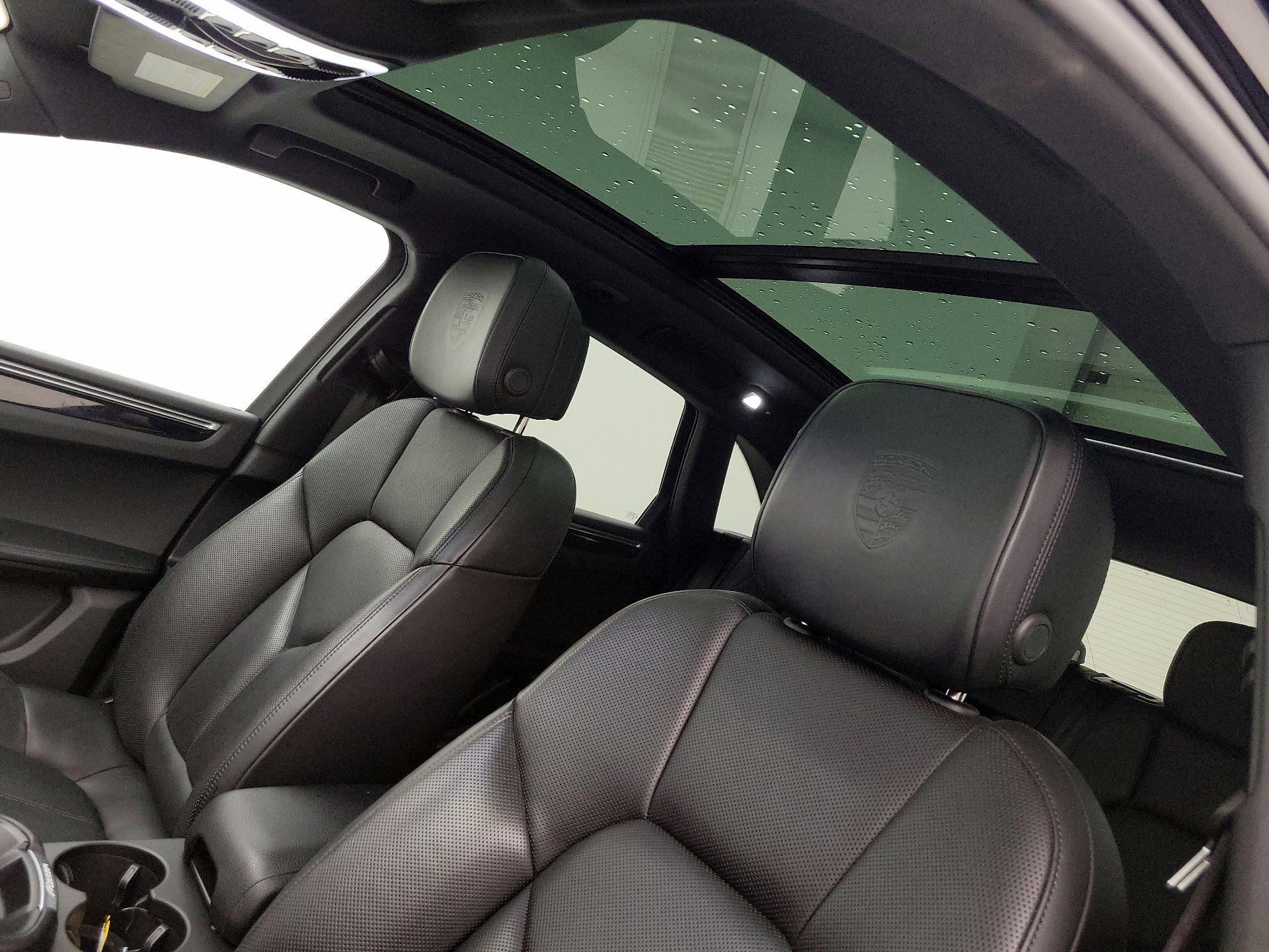 Thumbnail: 2022 Porsche Macan - 20