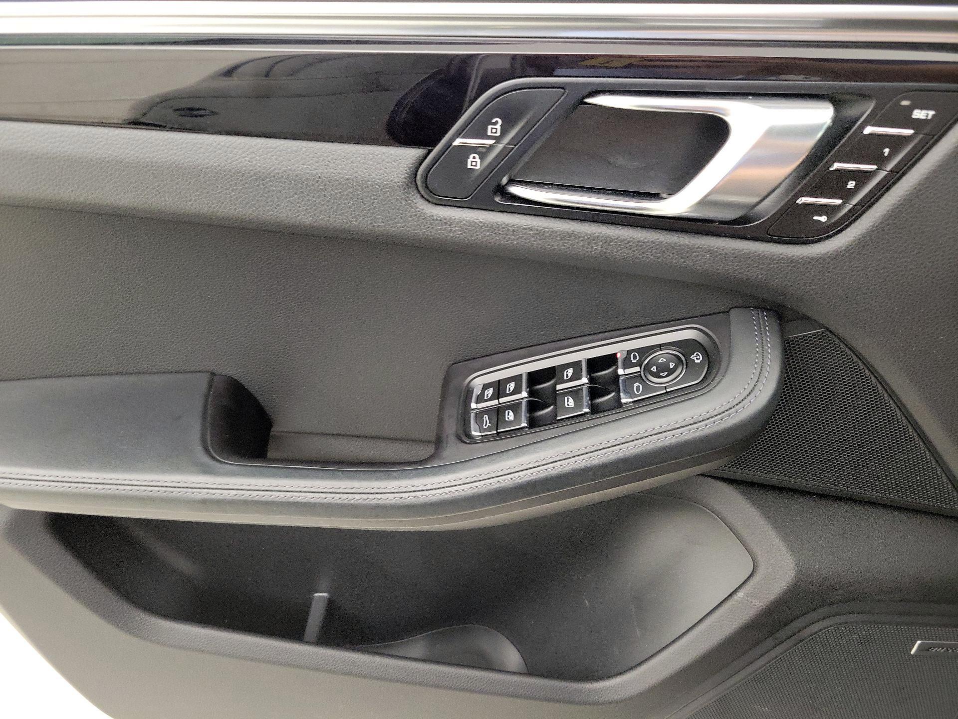 Thumbnail: 2022 Porsche Macan - 12