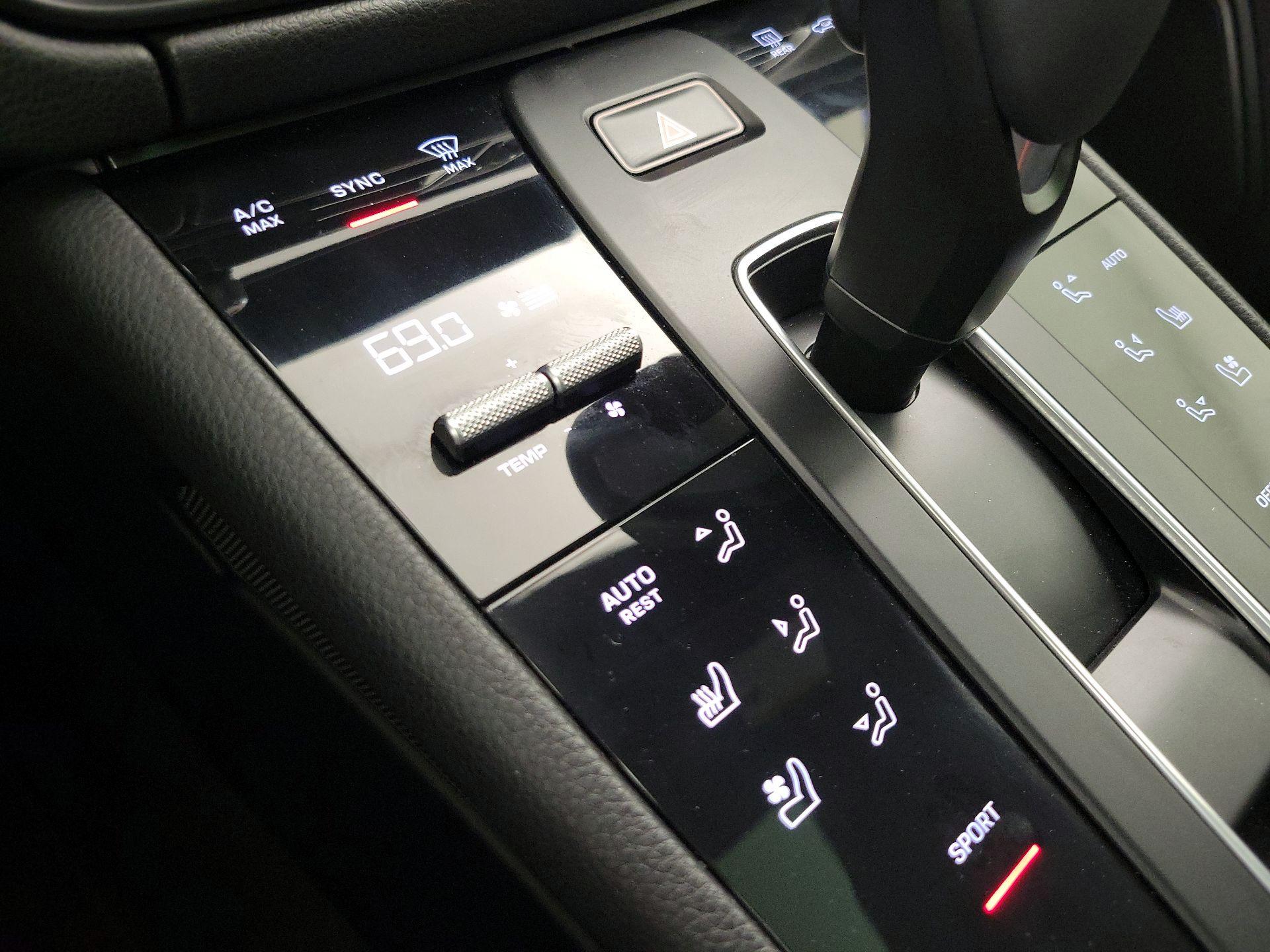 Thumbnail: 2022 Porsche Macan - 16