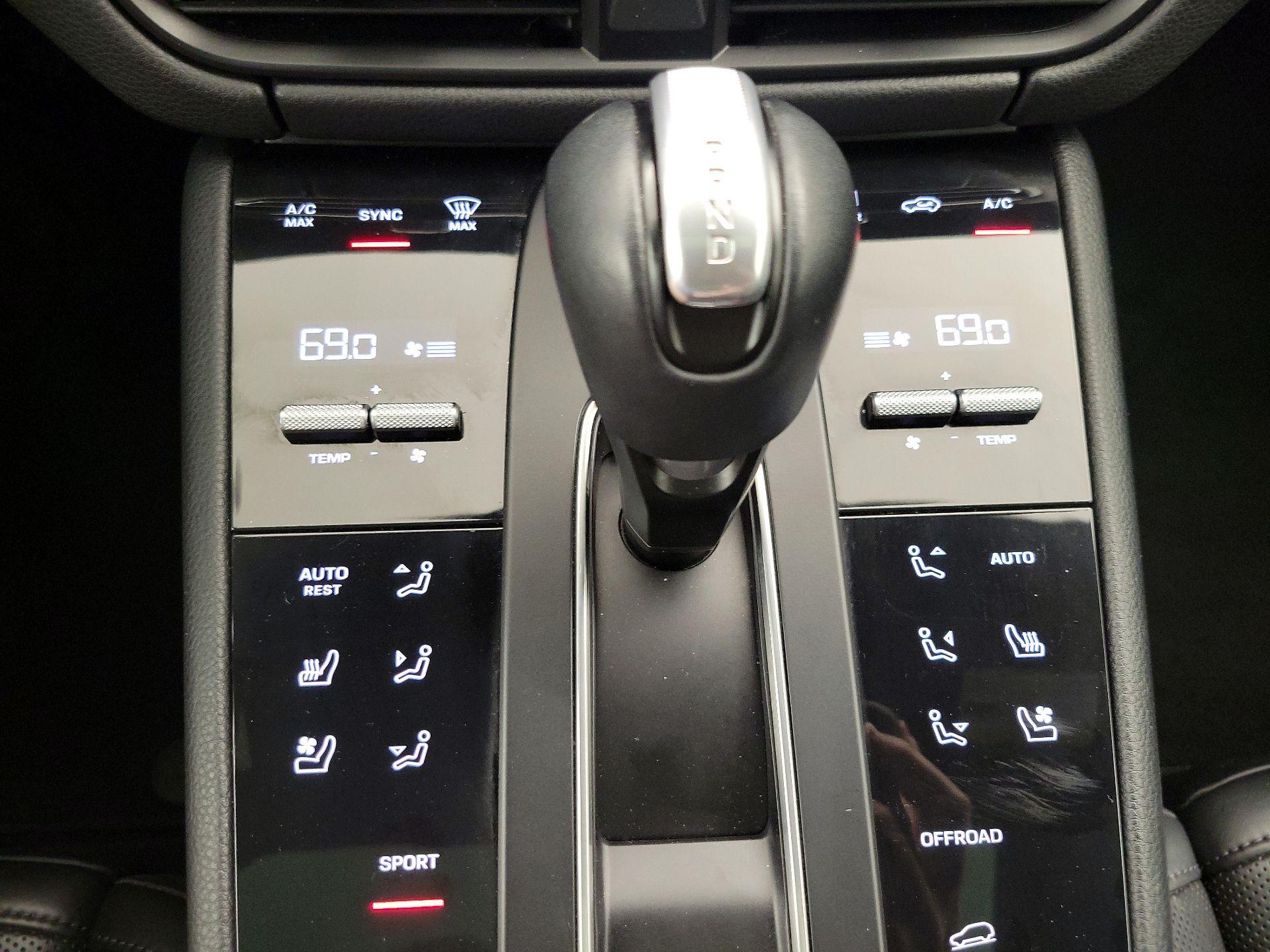 Thumbnail: 2022 Porsche Macan - 17