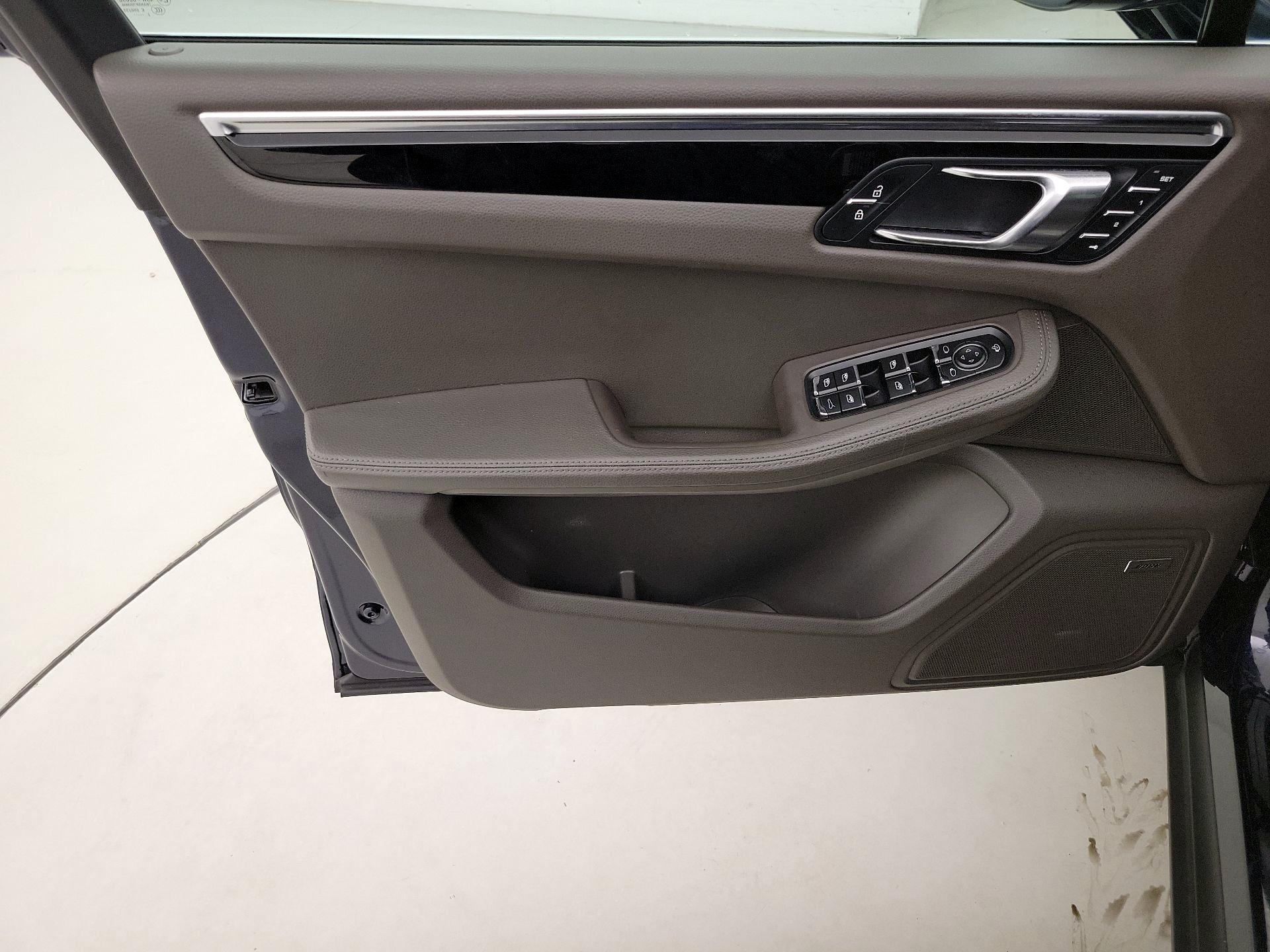 Thumbnail: 2023 Porsche Macan - 12