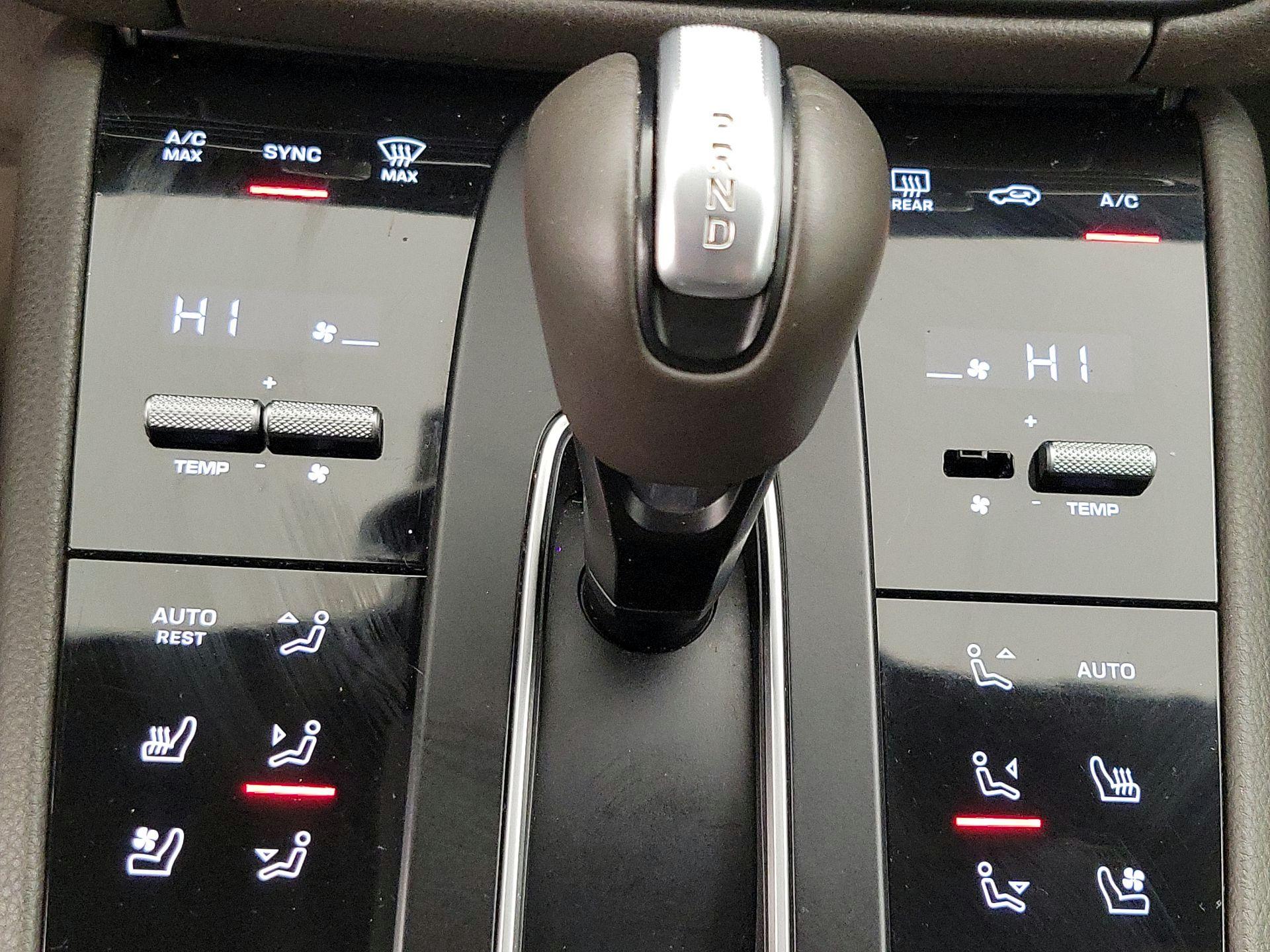 Thumbnail: 2023 Porsche Macan - 17