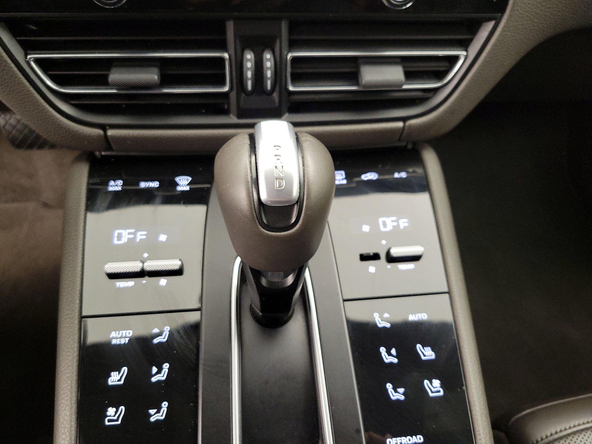 Thumbnail: 2023 Porsche Macan - 18