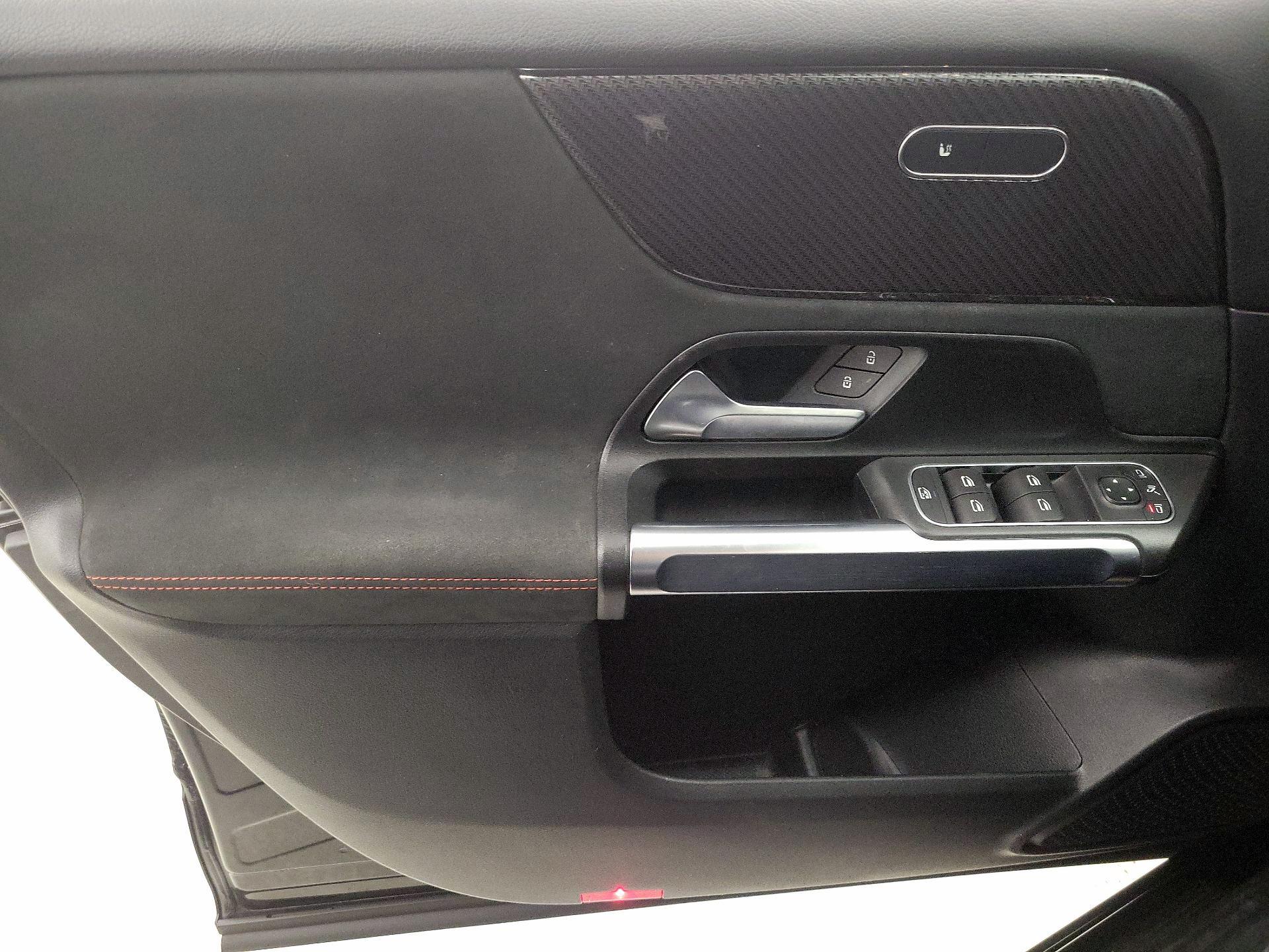 Thumbnail: 2022 Mercedes-Benz GLB - 12