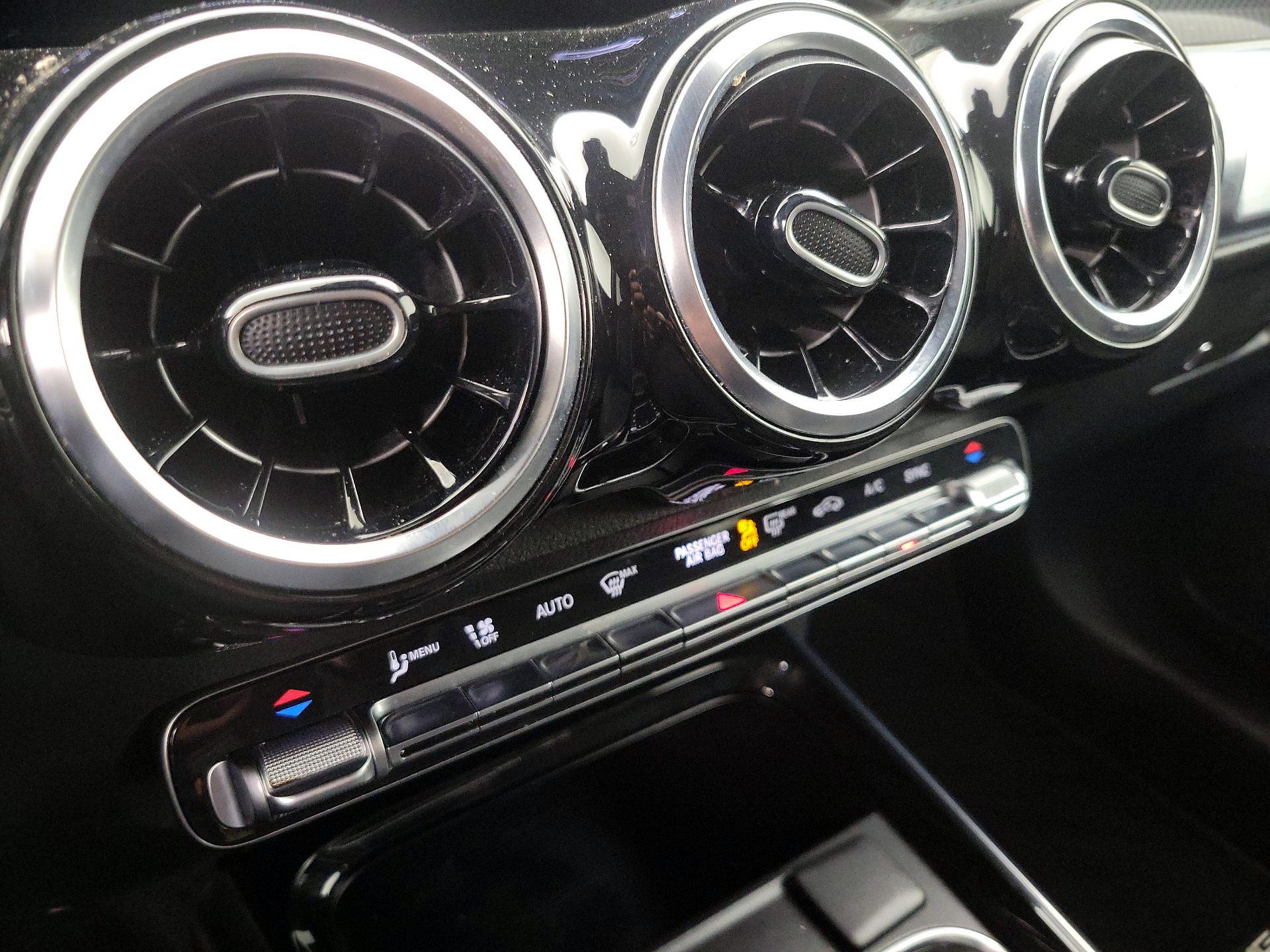 Thumbnail: 2022 Mercedes-Benz GLB - 17