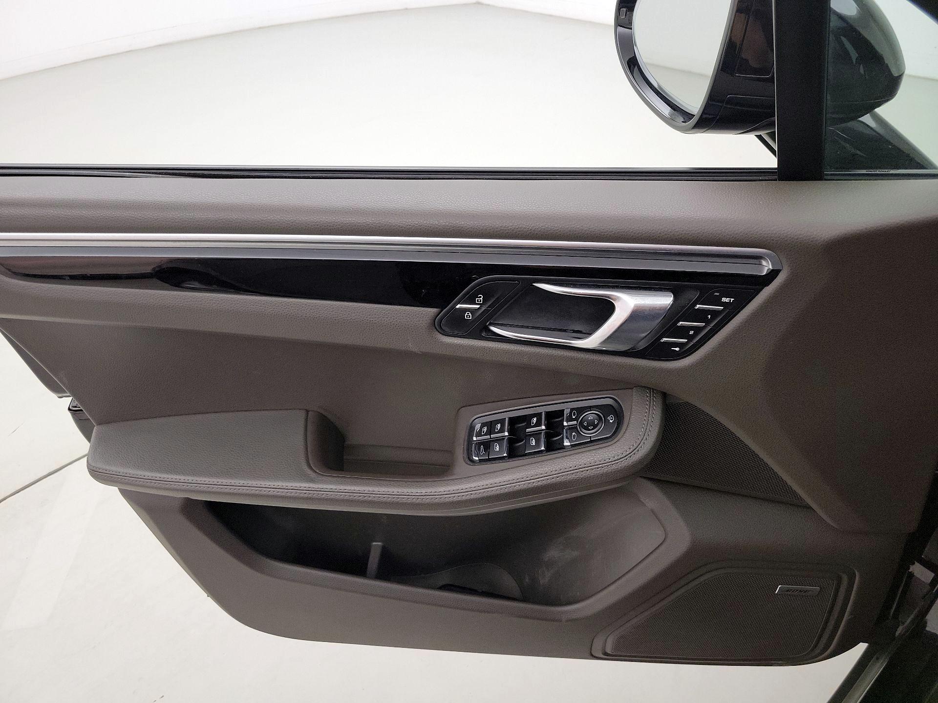 Thumbnail: 2022 Porsche Macan - 12