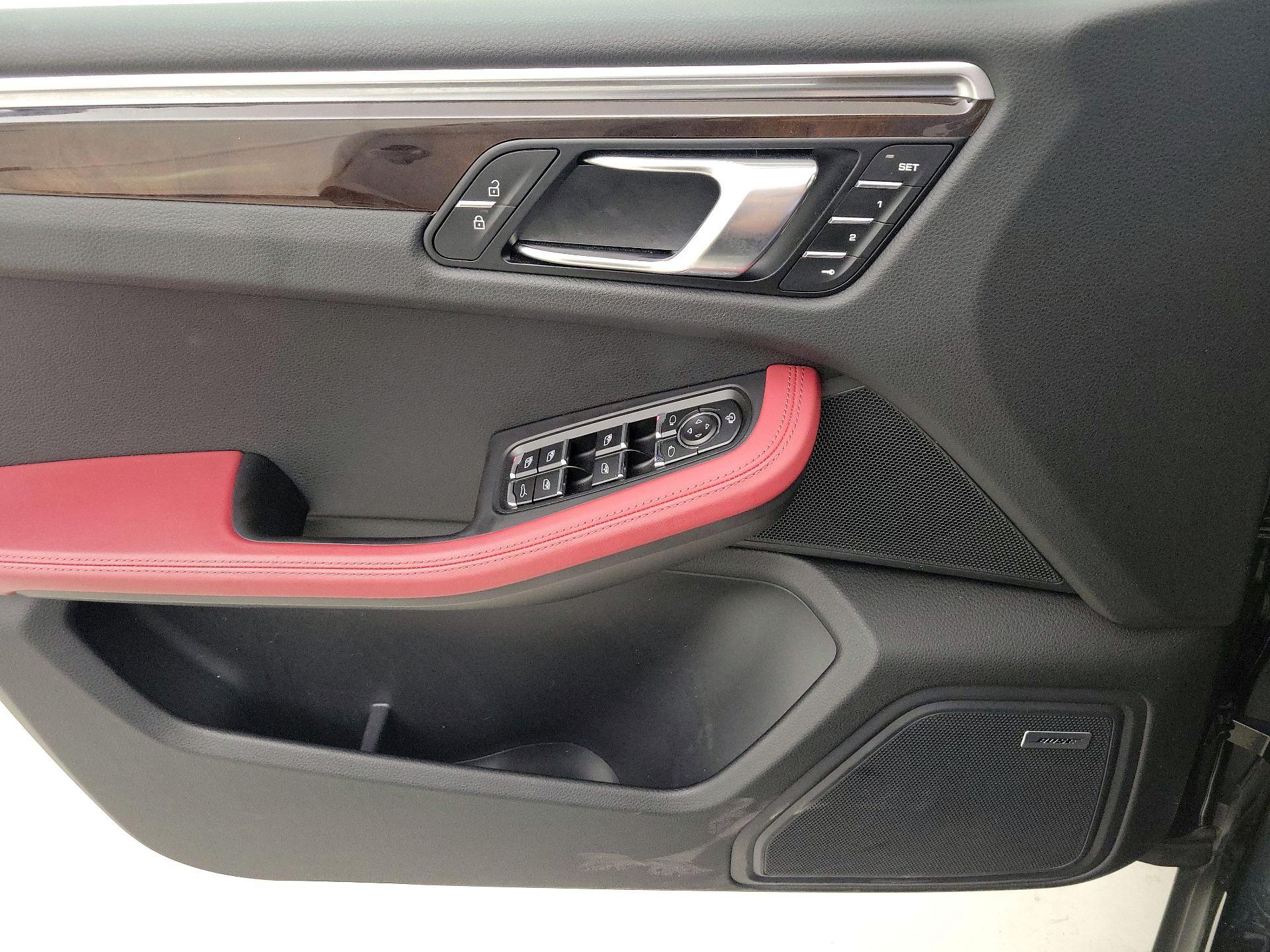 Thumbnail: 2022 Porsche Macan - 12