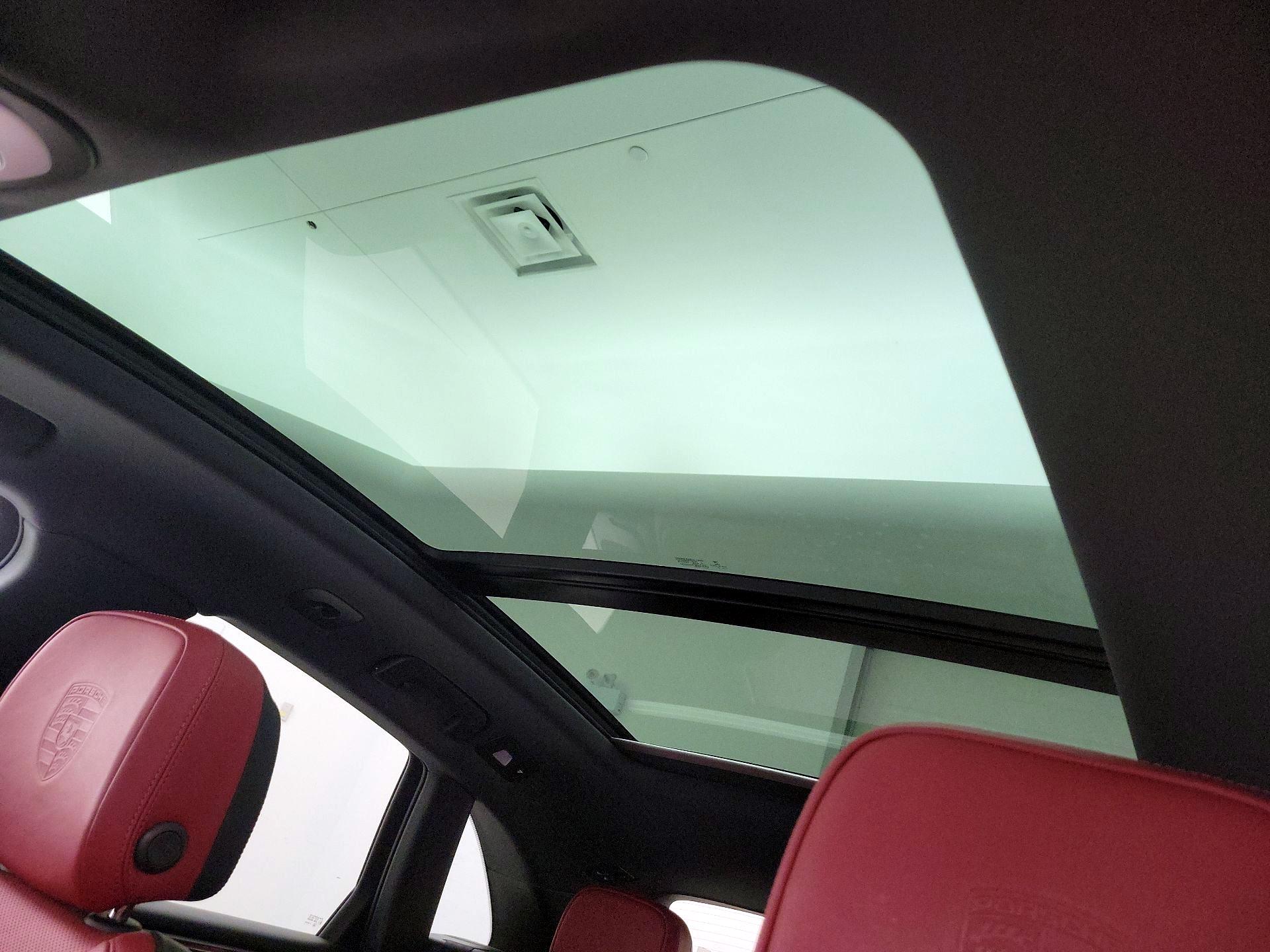 Thumbnail: 2022 Porsche Macan - 20