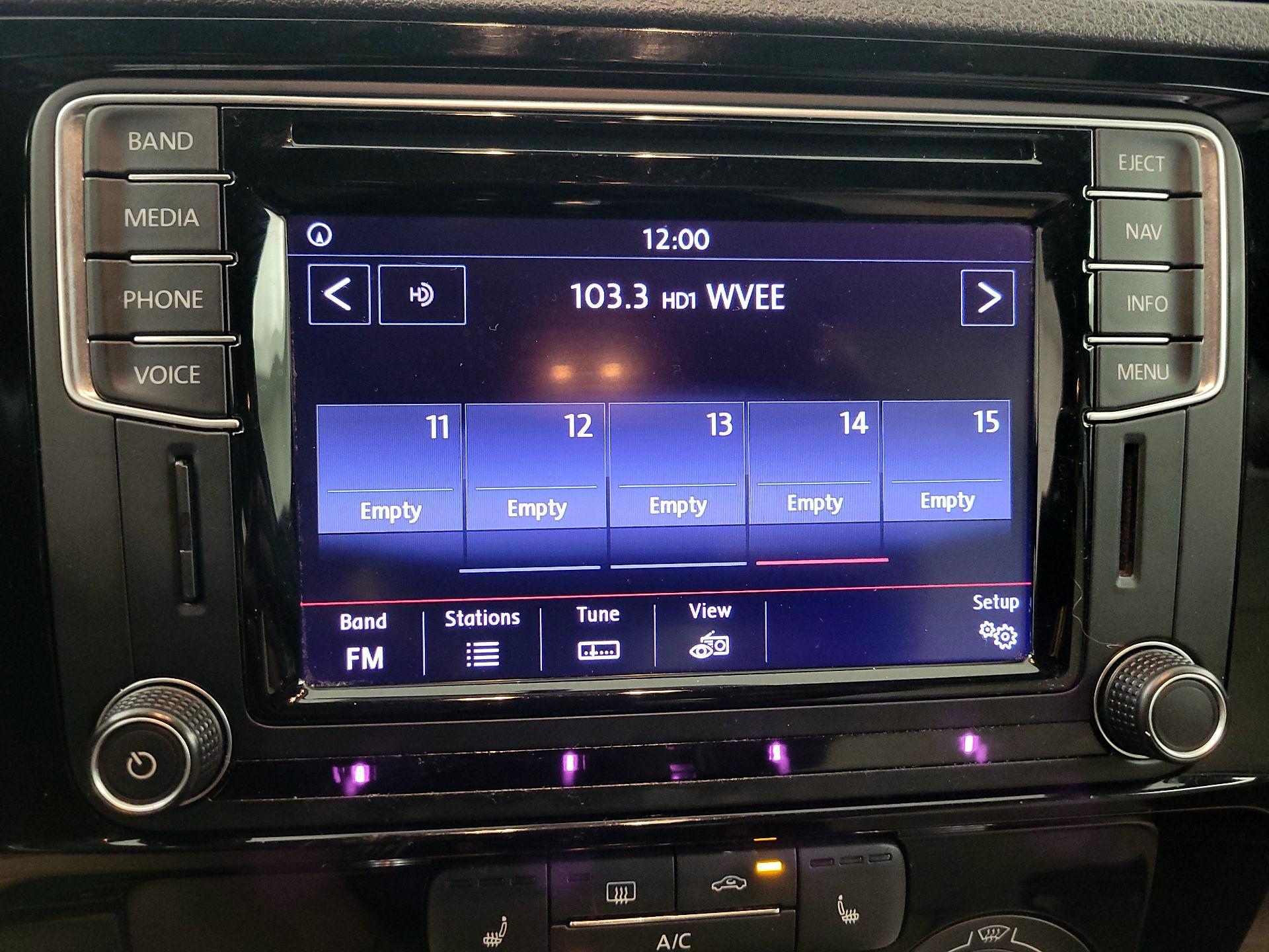 Thumbnail: 2016 Volkswagen Jetta - 16