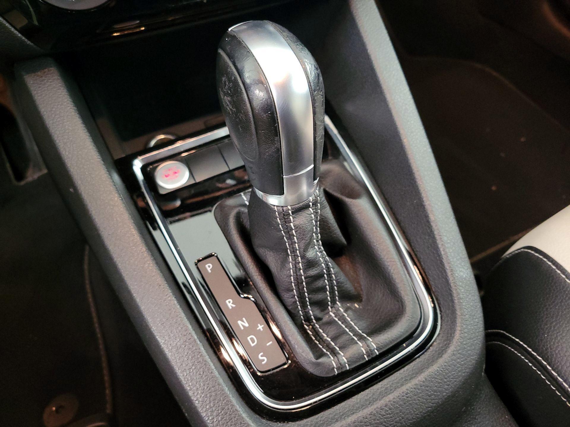 Thumbnail: 2016 Volkswagen Jetta - 18