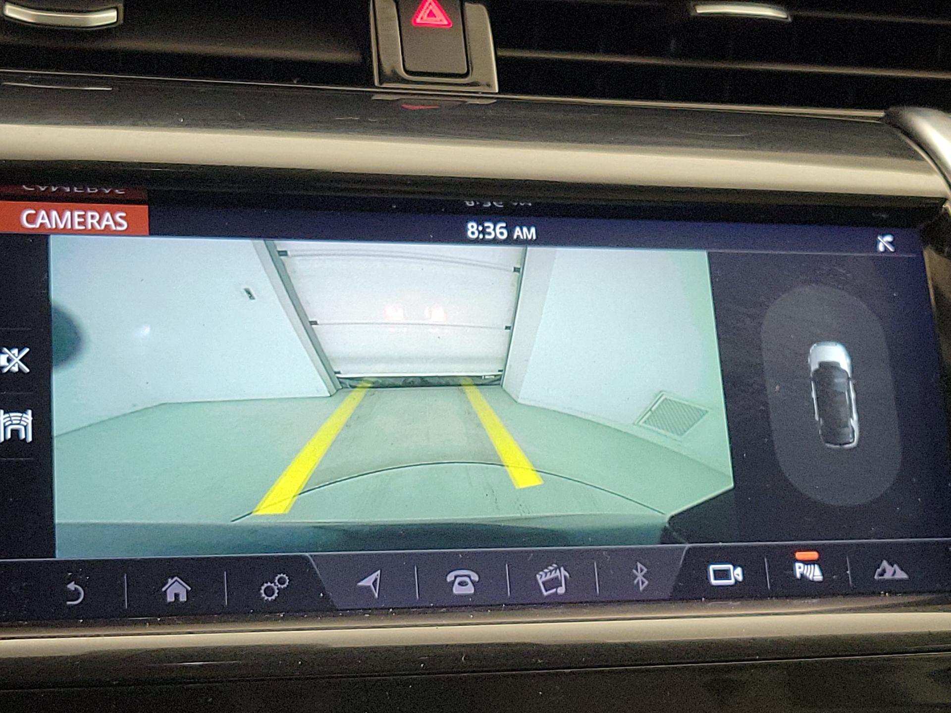 Thumbnail: 2020 Land Rover Discovery Sport - 15