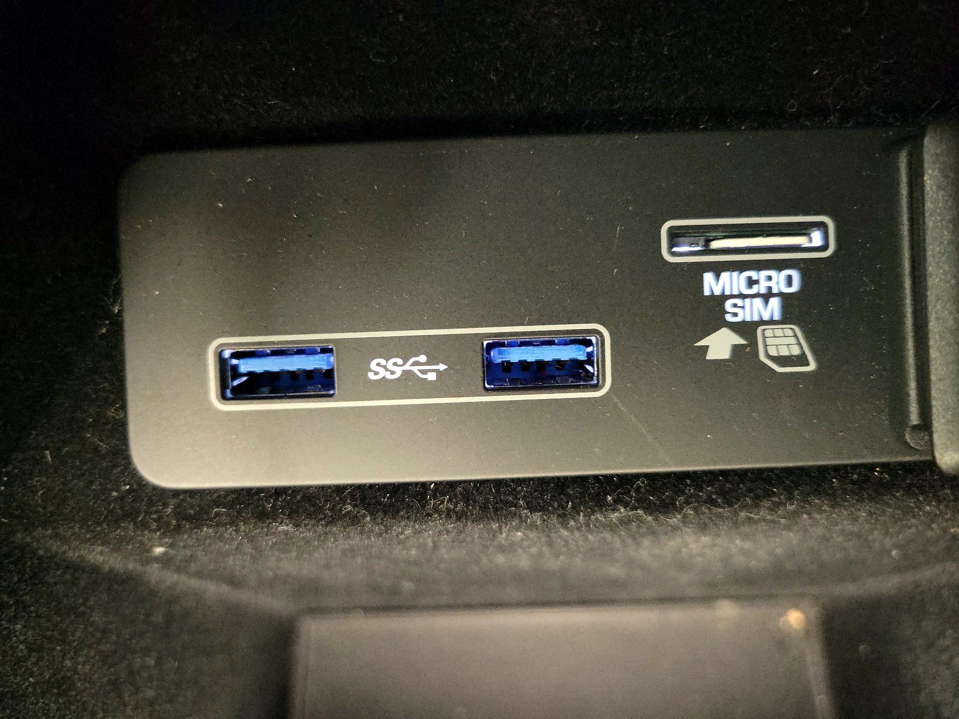 Thumbnail: 2020 Land Rover Discovery Sport - 19