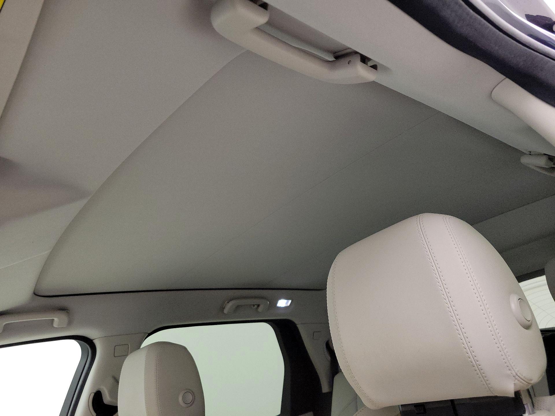 Thumbnail: 2020 Land Rover Discovery Sport - 20